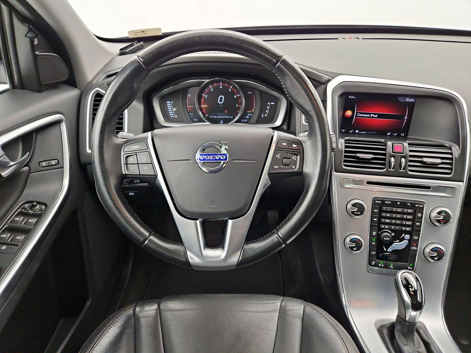 Thumbnail: 2017 Volvo XC60 - 10