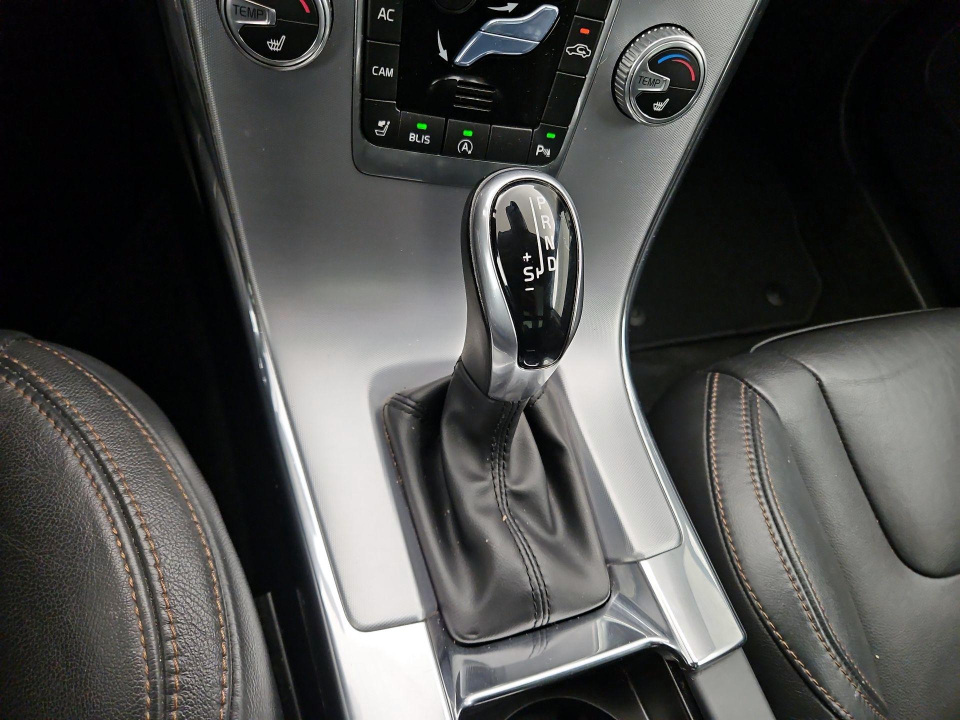 Thumbnail: 2017 Volvo XC60 - 17