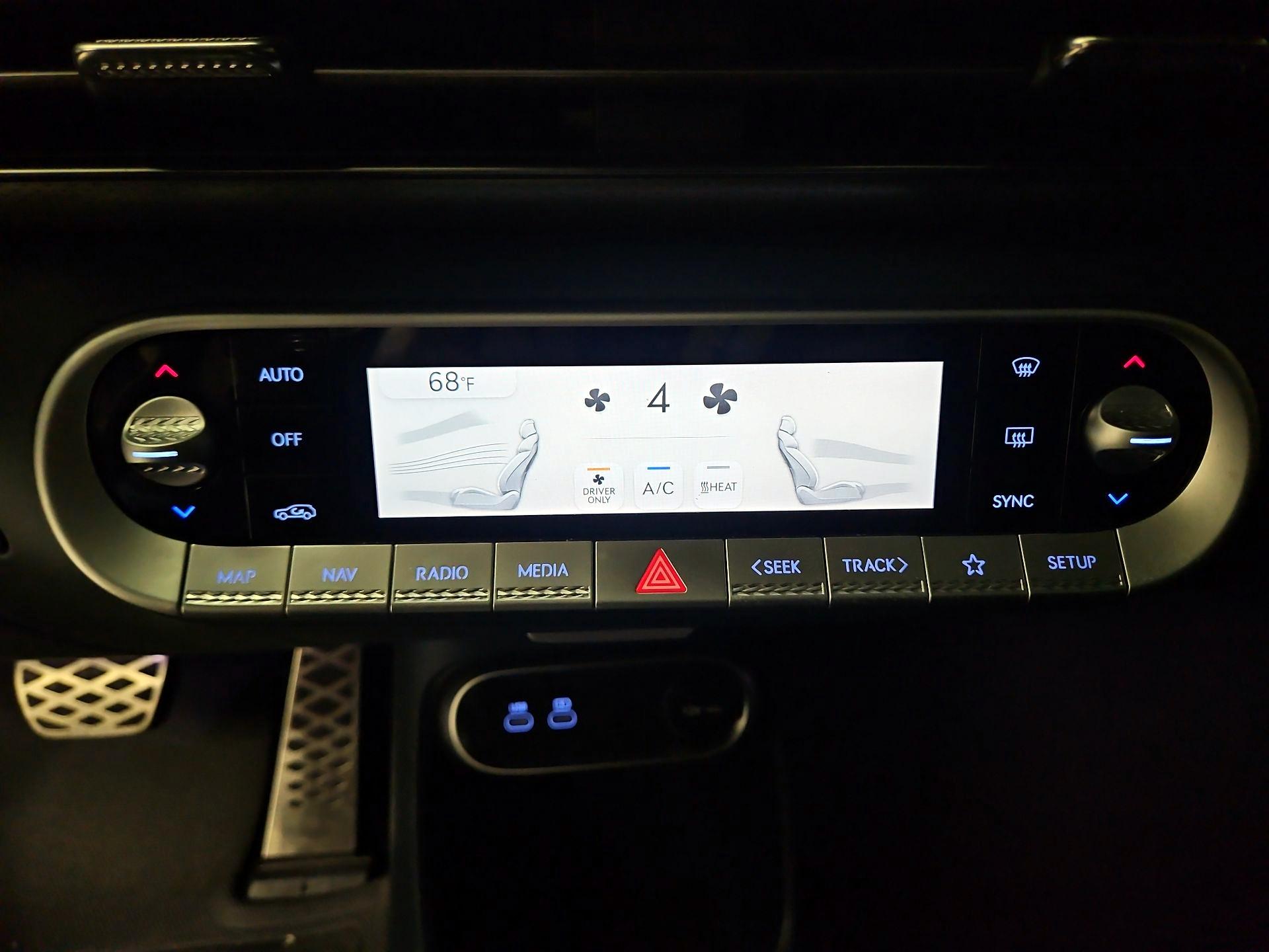 Thumbnail: 2024 Genesis GV60 - 17