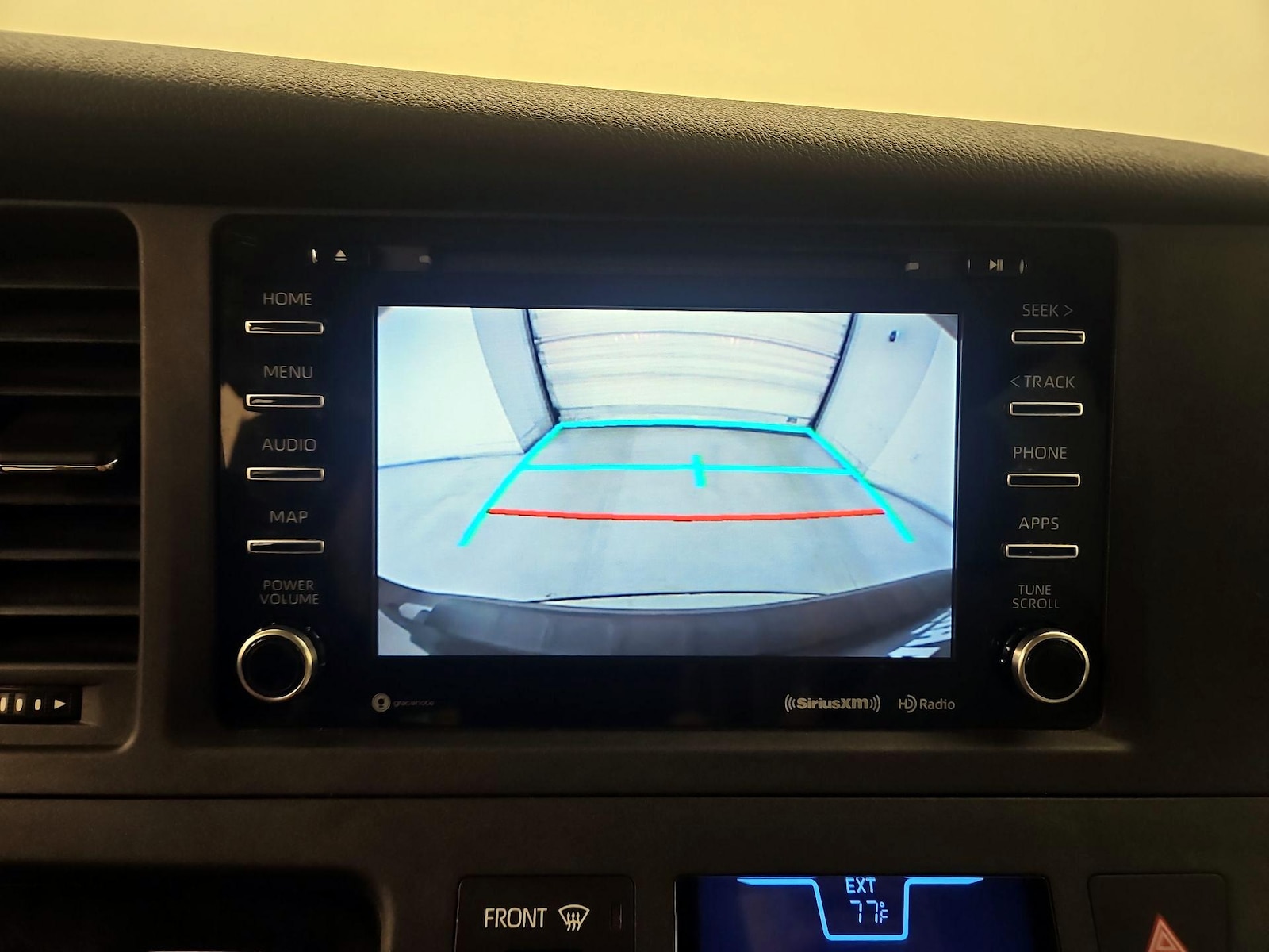 2020 Toyota Sienna LE - Photo 16