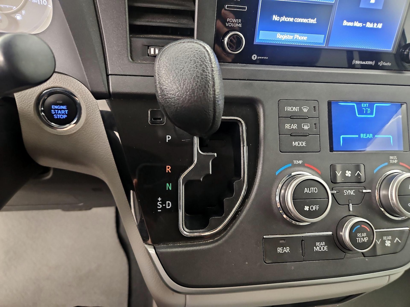 2020 Toyota Sienna LE - Photo 19