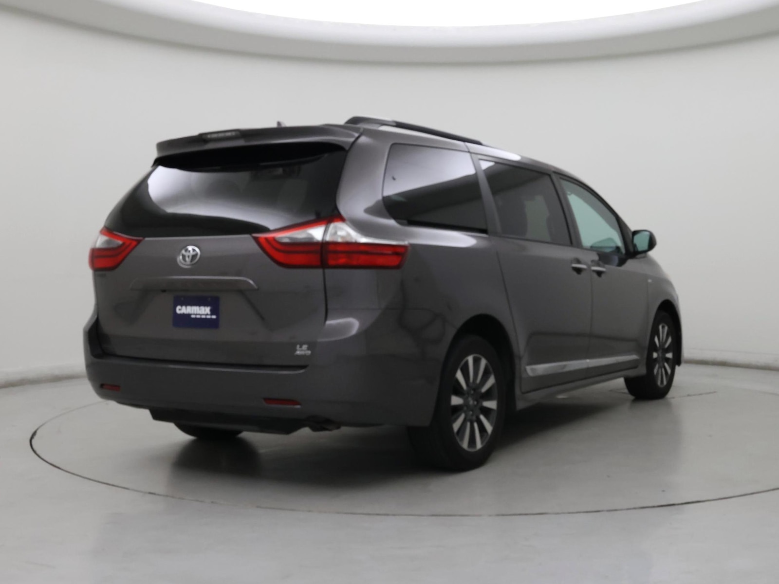 2020 Toyota Sienna LE - Photo 9