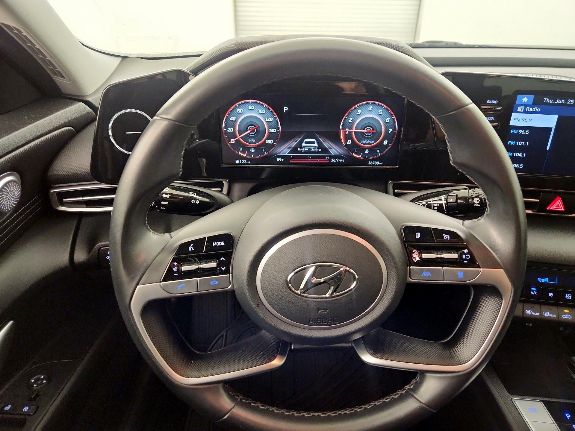 Thumbnail: 2022 Hyundai Elantra - 10