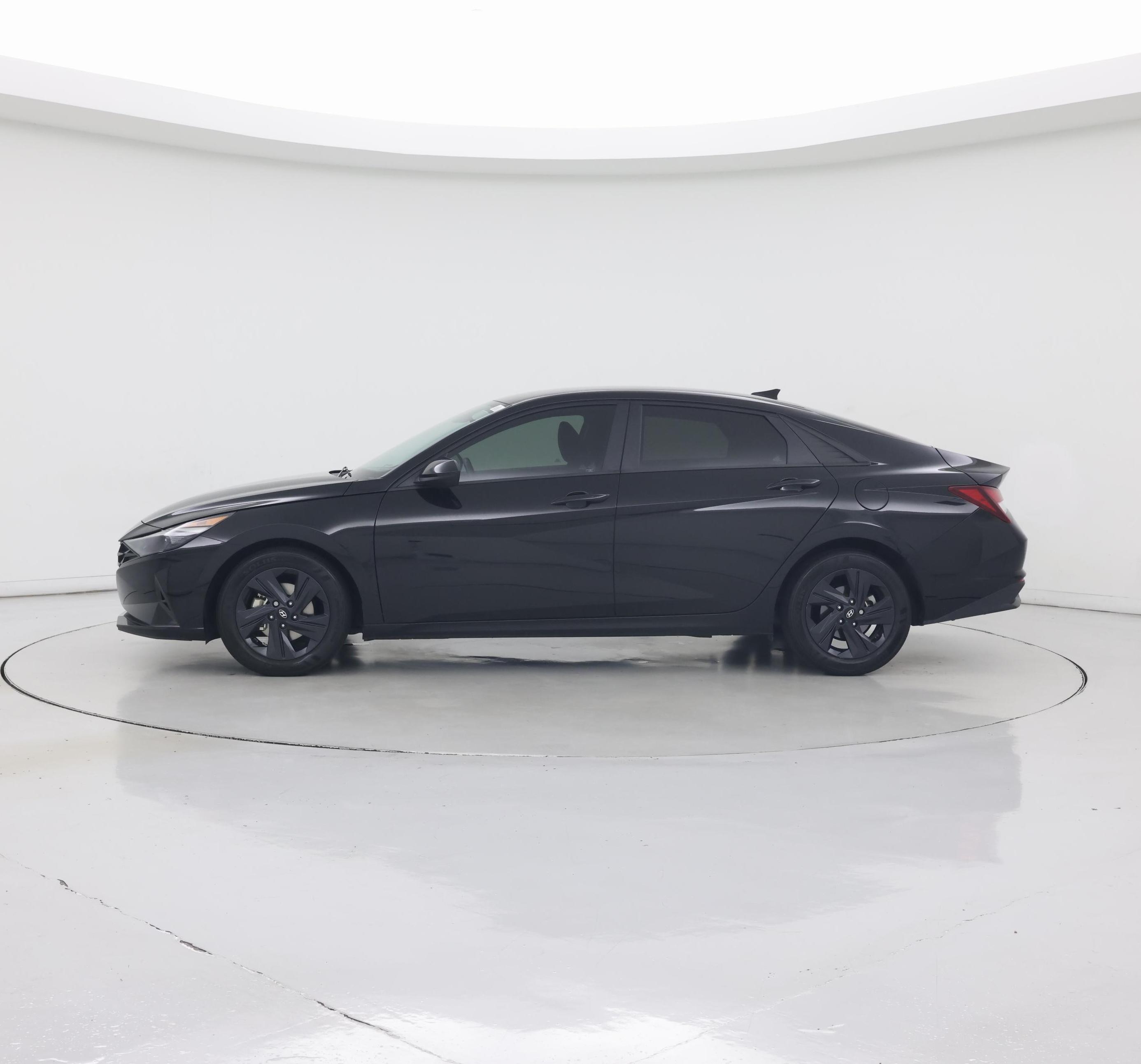 Thumbnail: 2022 Hyundai Elantra - 3