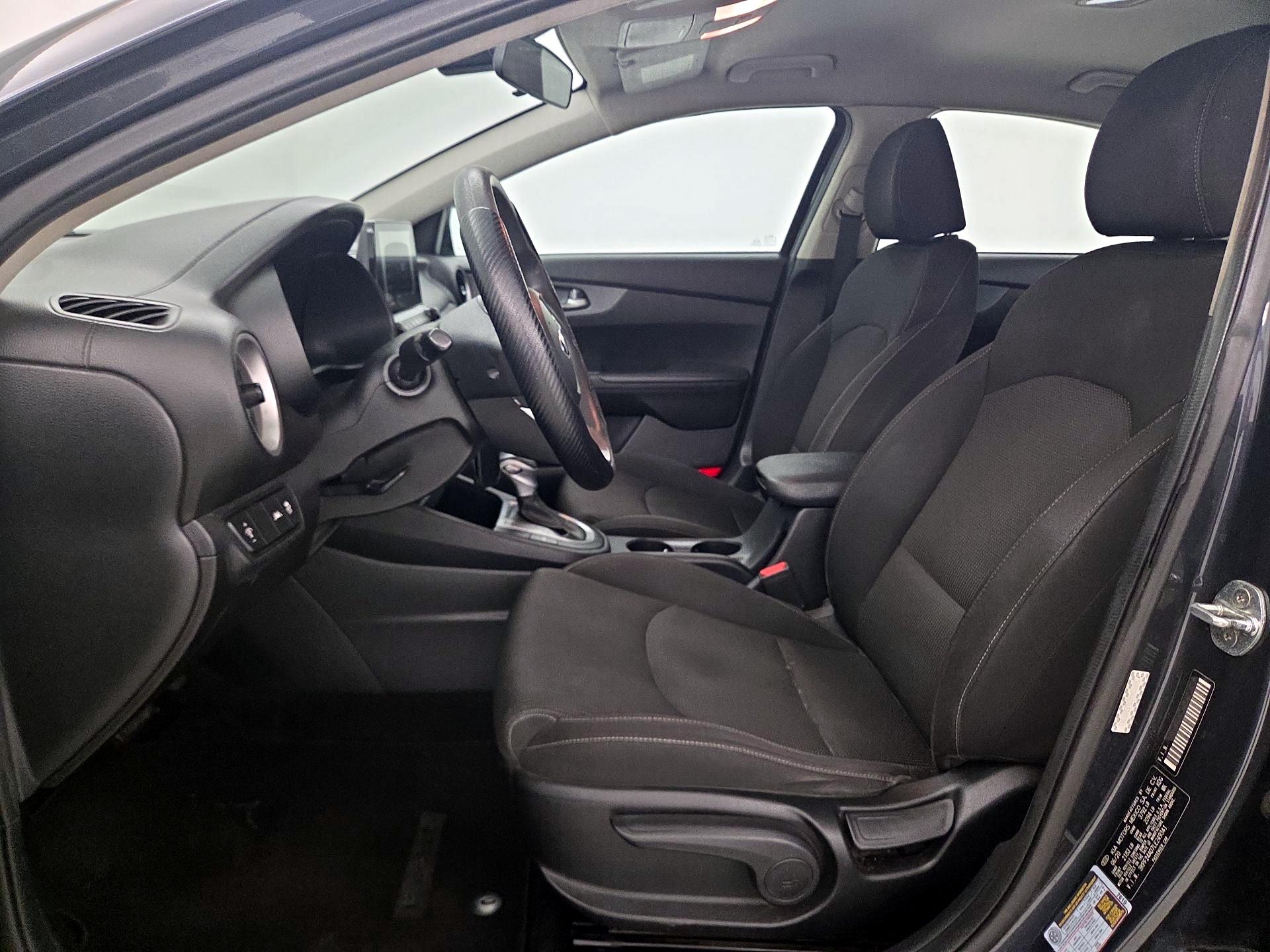 Thumbnail: 2020 Kia Forte - 11