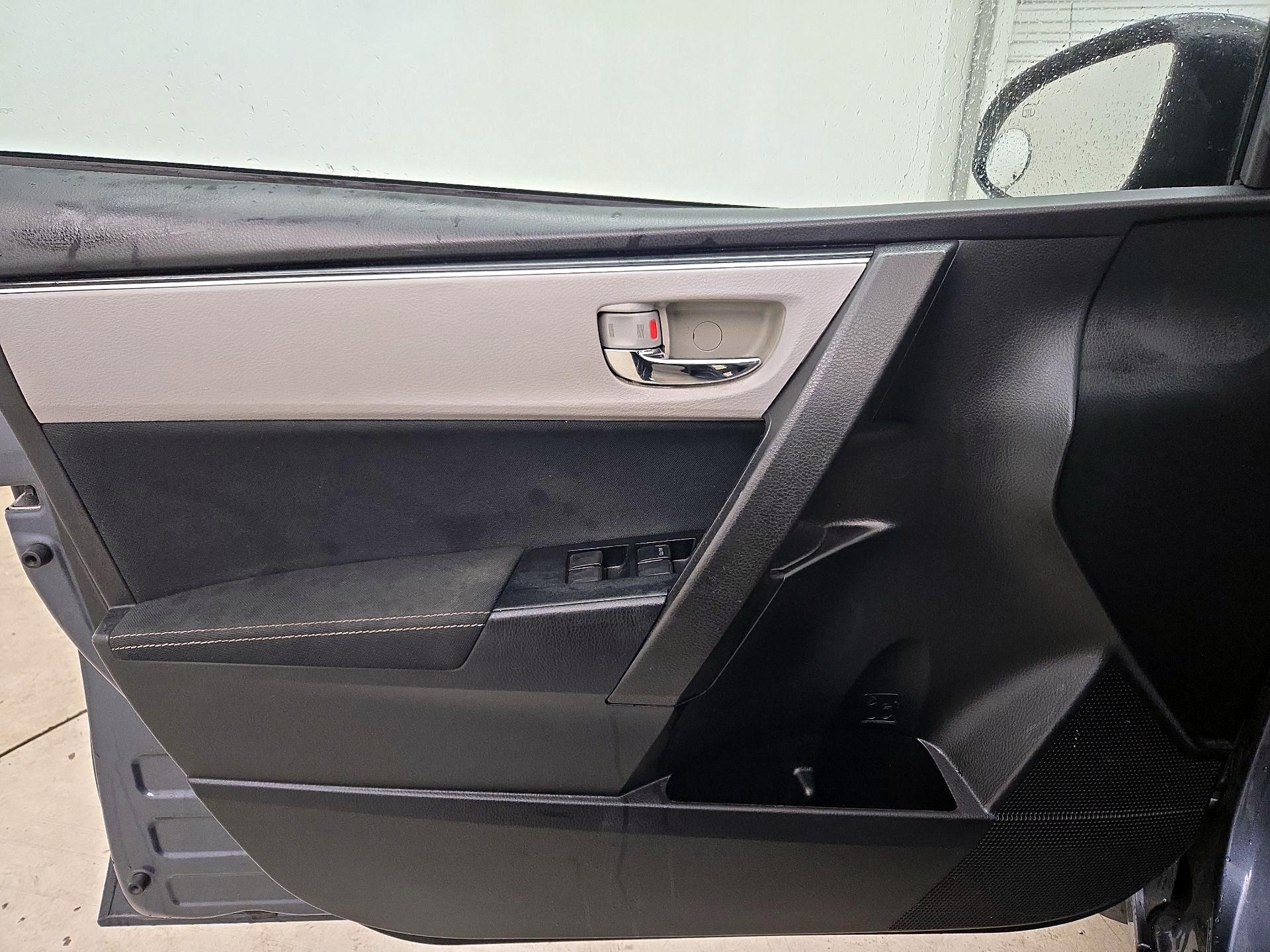Thumbnail: 2018 Toyota Corolla - 12