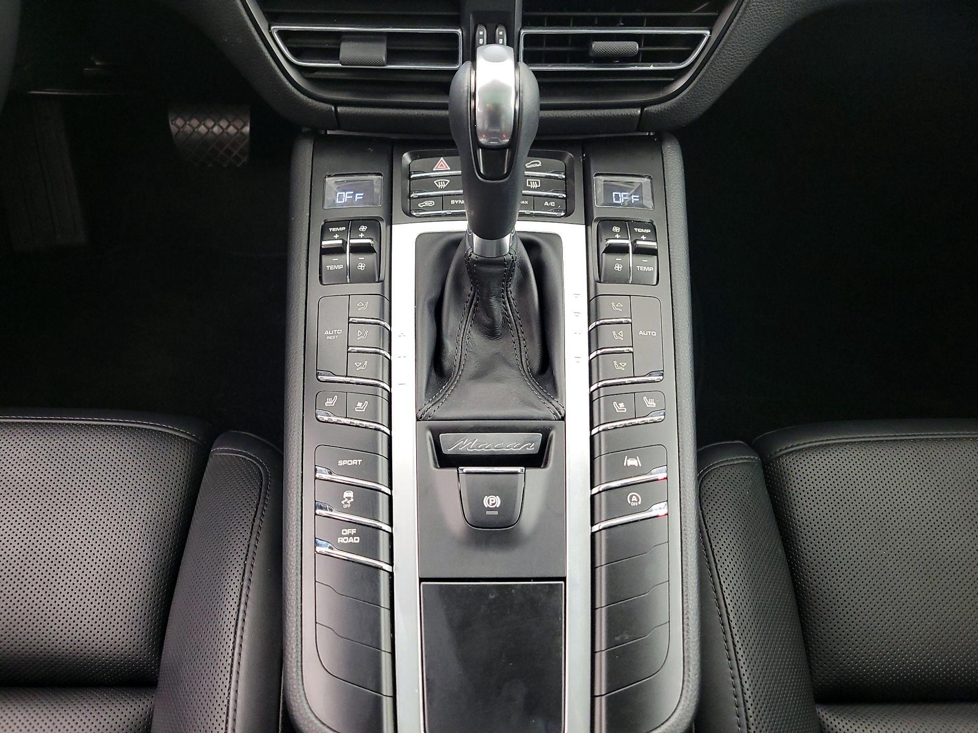 Thumbnail: 2021 Porsche Macan - 18