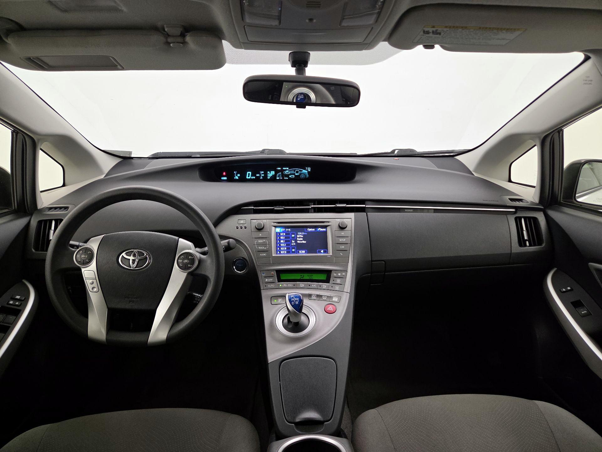 Thumbnail: 2015 Toyota Prius - 9