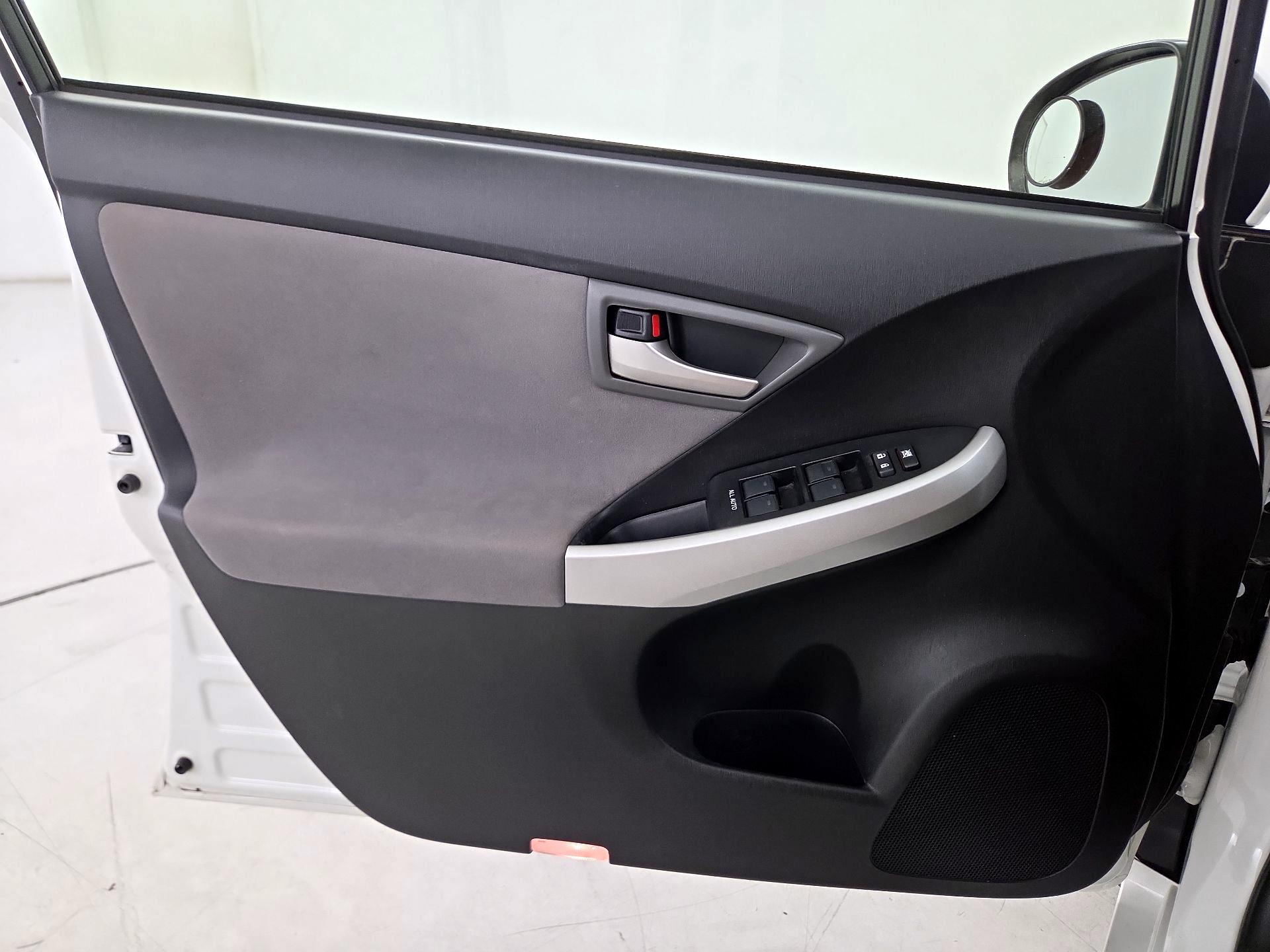 Thumbnail: 2015 Toyota Prius - 12
