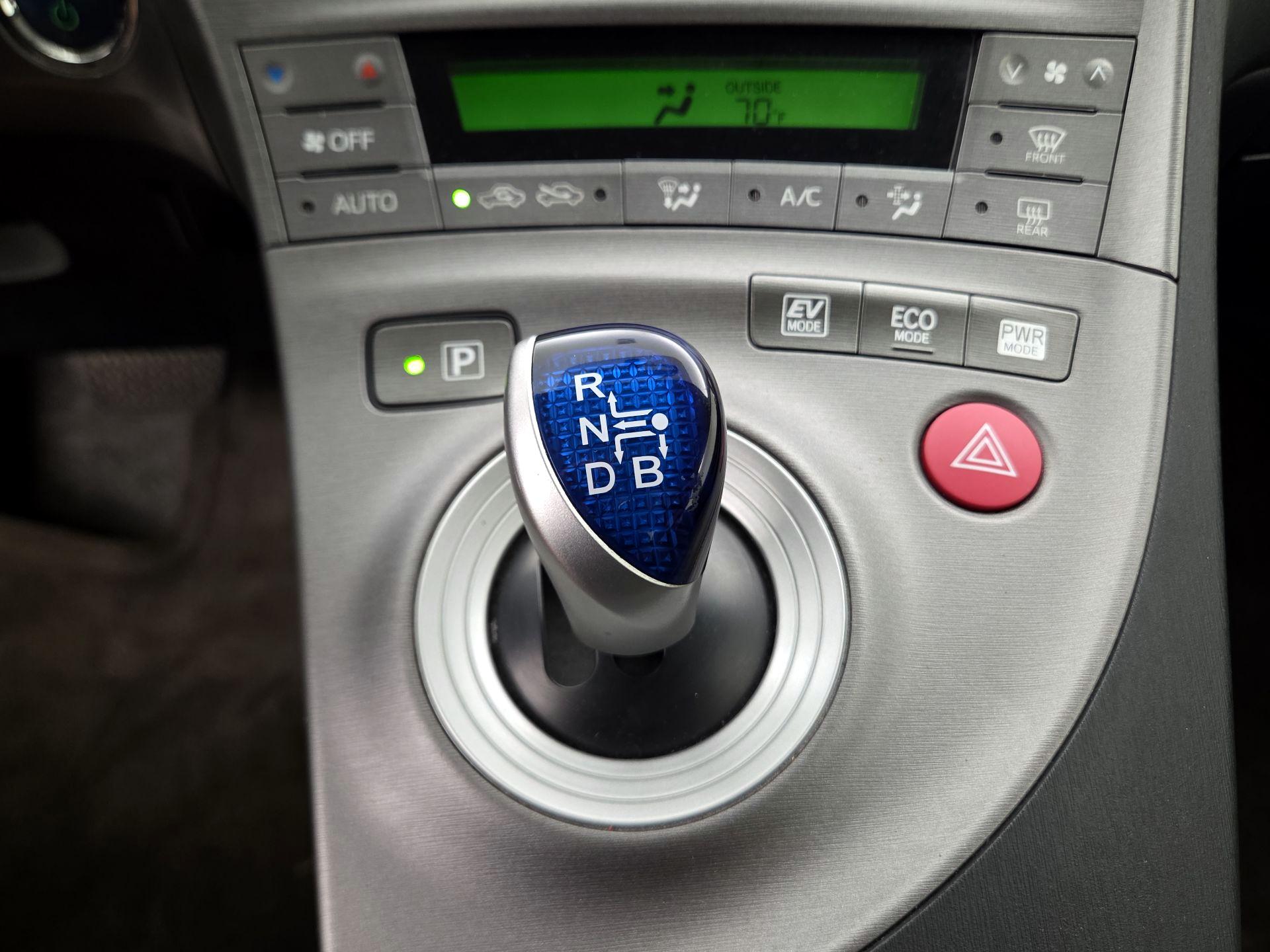 Thumbnail: 2015 Toyota Prius - 17