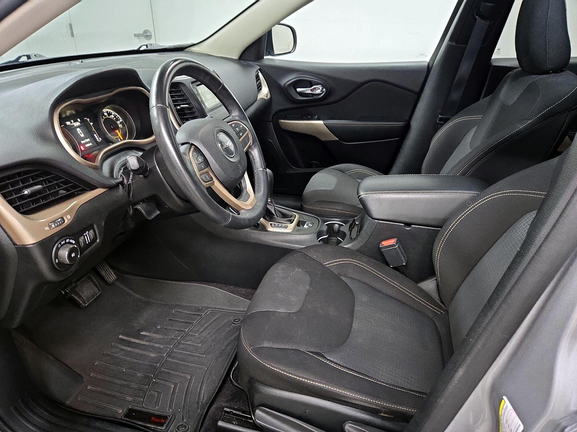 Thumbnail: 2017 Jeep Cherokee - 11