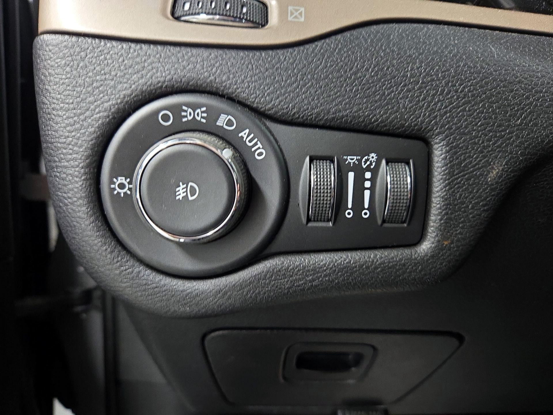 Thumbnail: 2017 Jeep Cherokee - 13