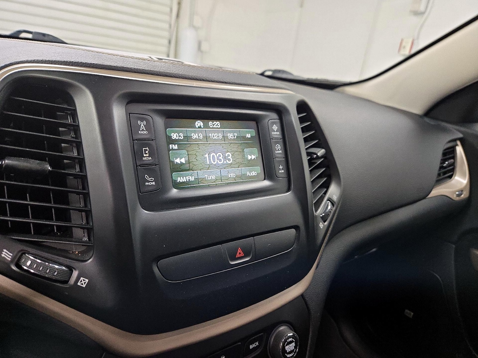 2017 Jeep Cherokee Latitude - Photo 16