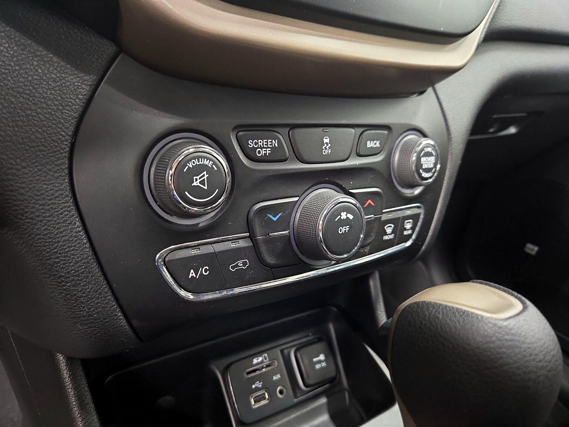 Thumbnail: 2017 Jeep Cherokee - 16