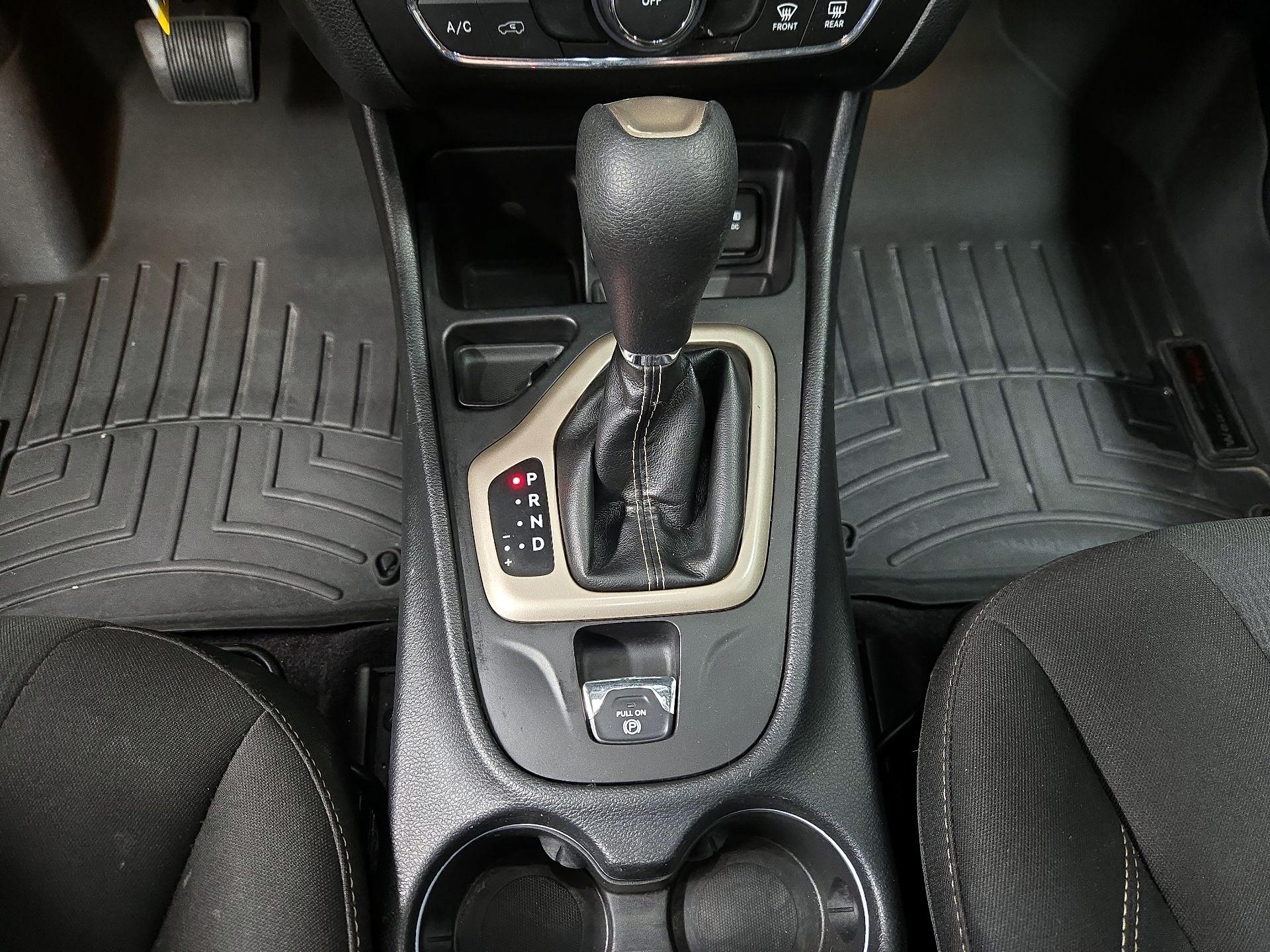 Thumbnail: 2017 Jeep Cherokee - 17