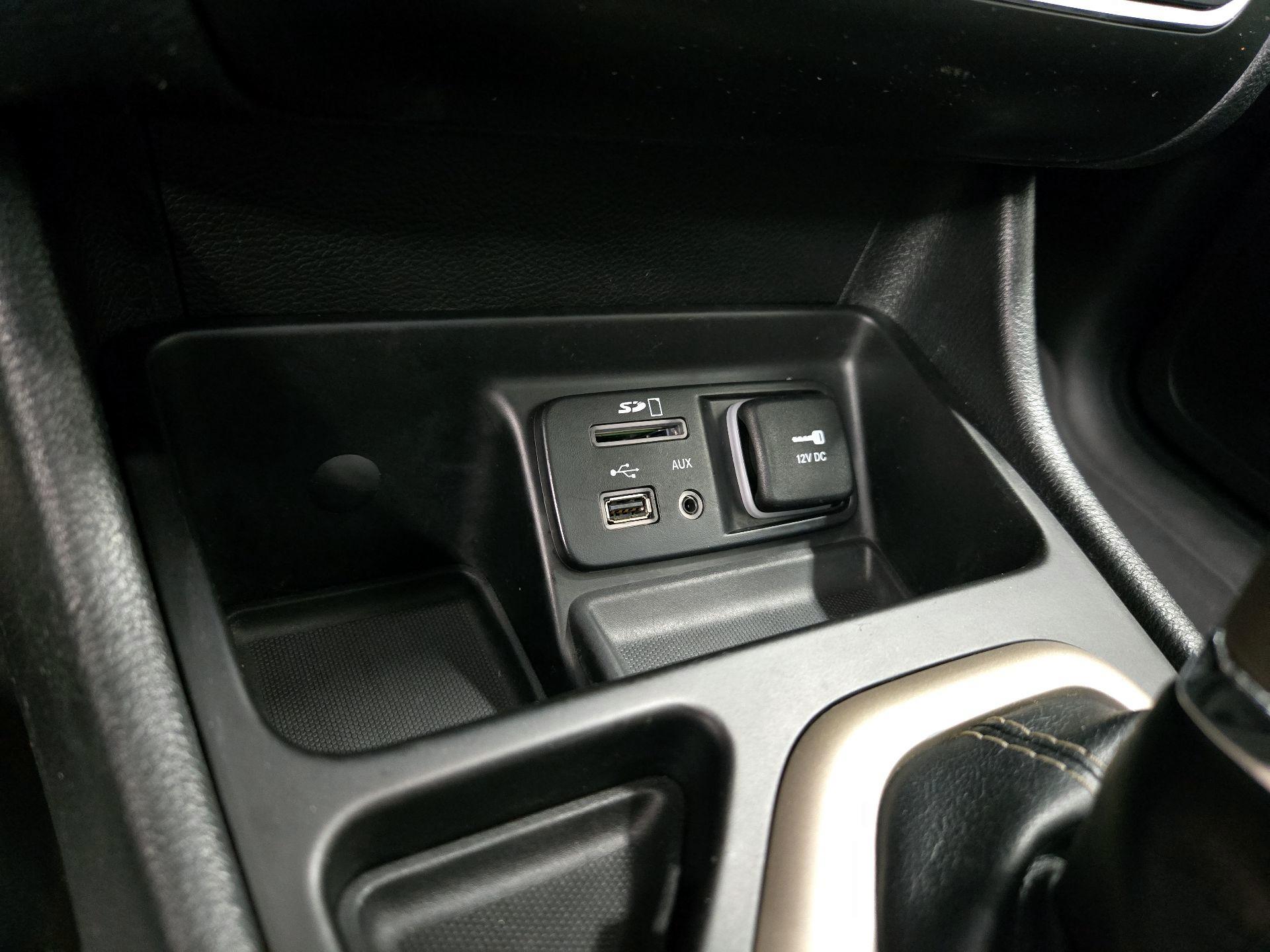 Thumbnail: 2017 Jeep Cherokee - 18