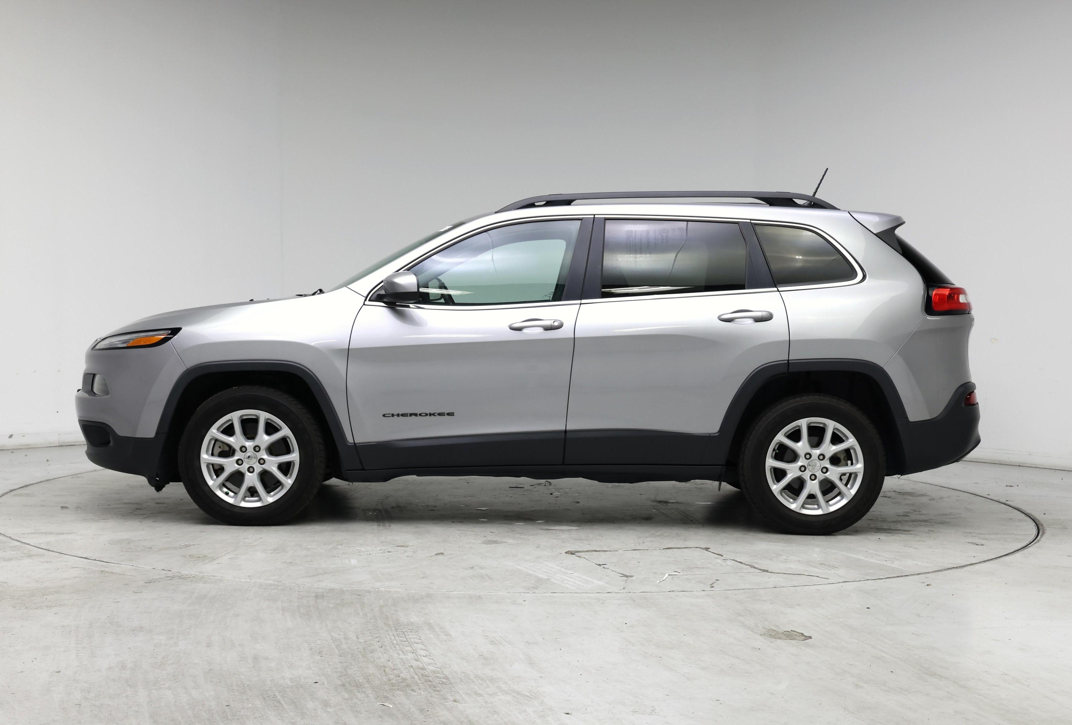 Thumbnail: 2017 Jeep Cherokee - 3