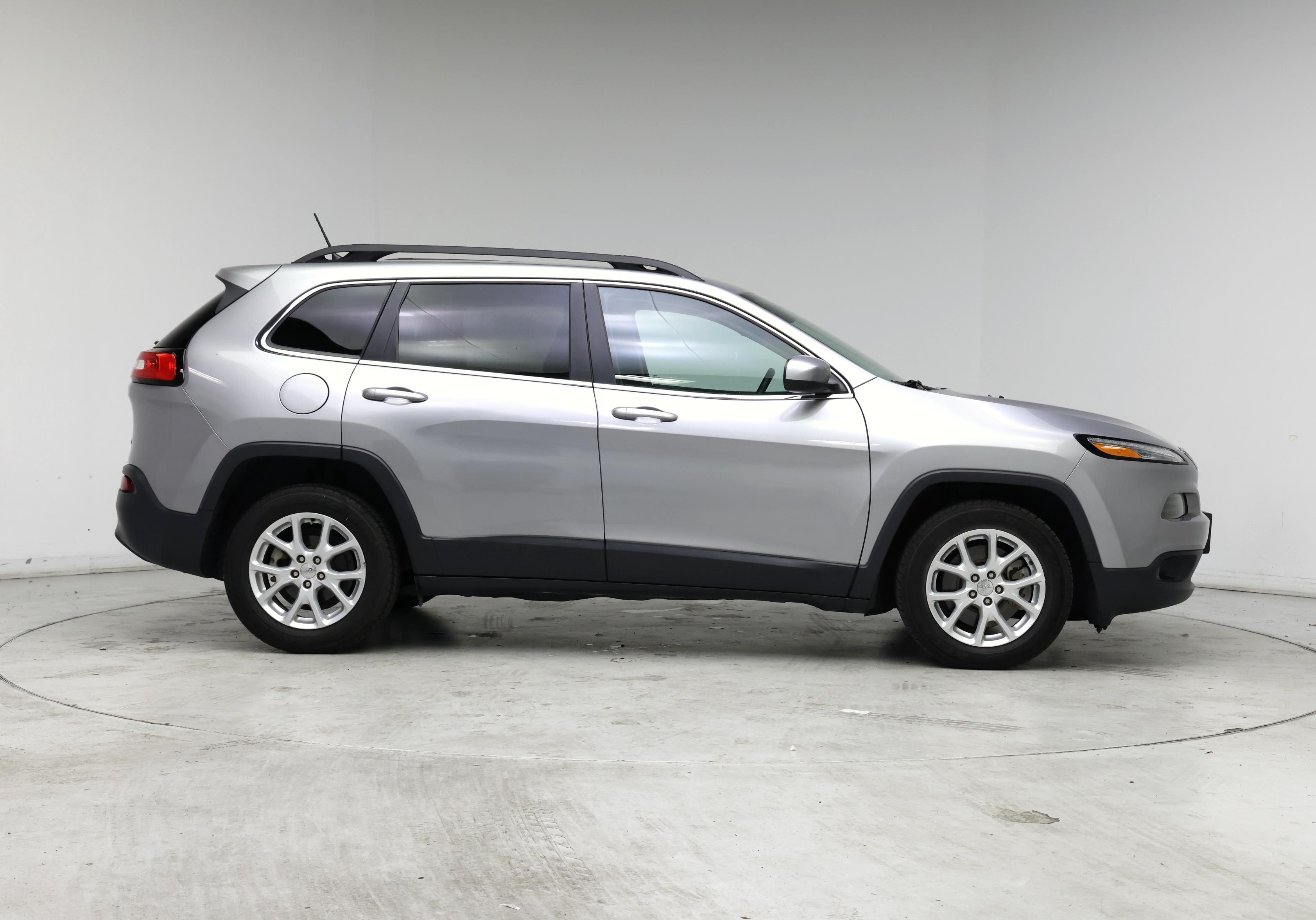 Thumbnail: 2017 Jeep Cherokee - 7