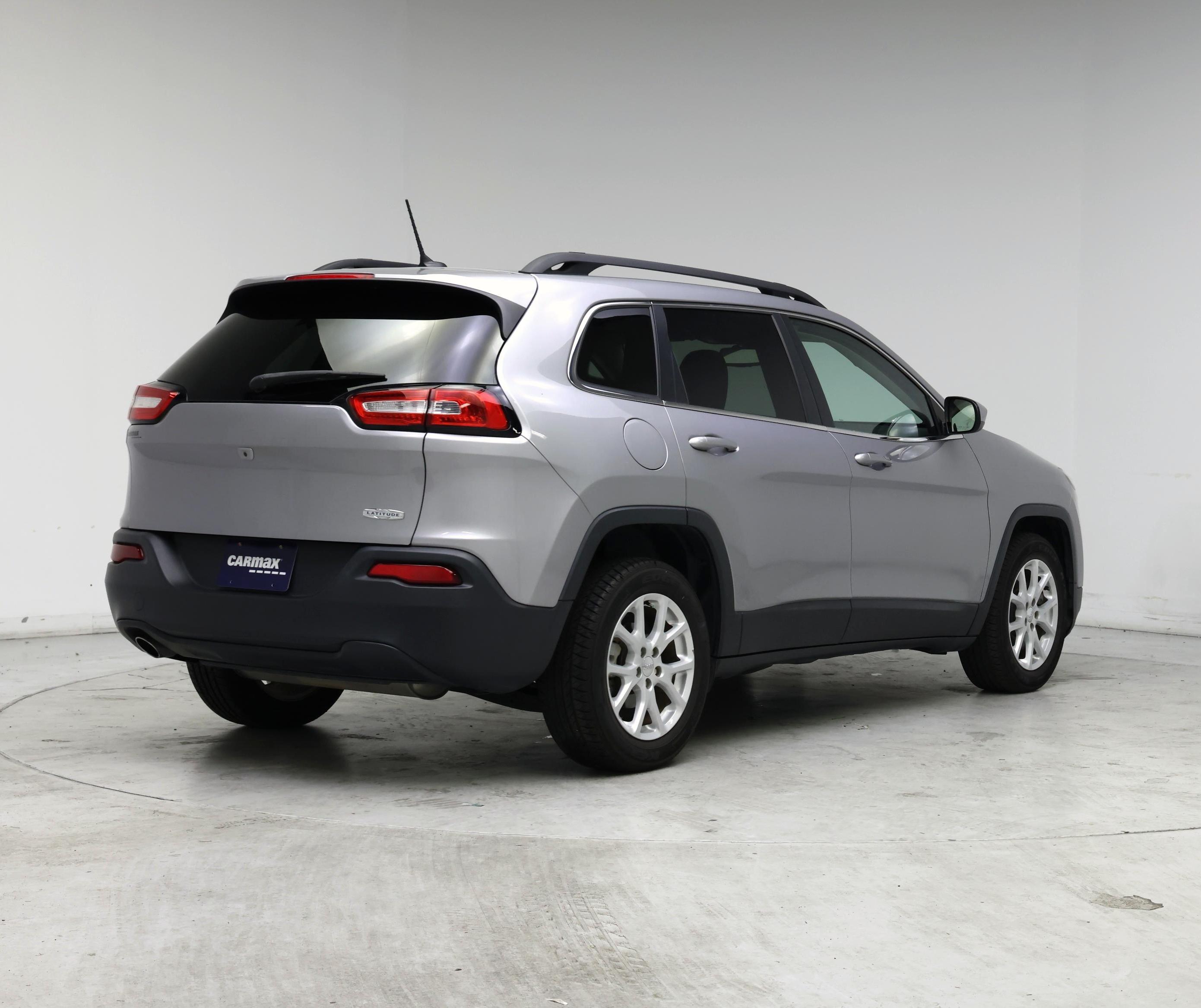 Thumbnail: 2017 Jeep Cherokee - 8