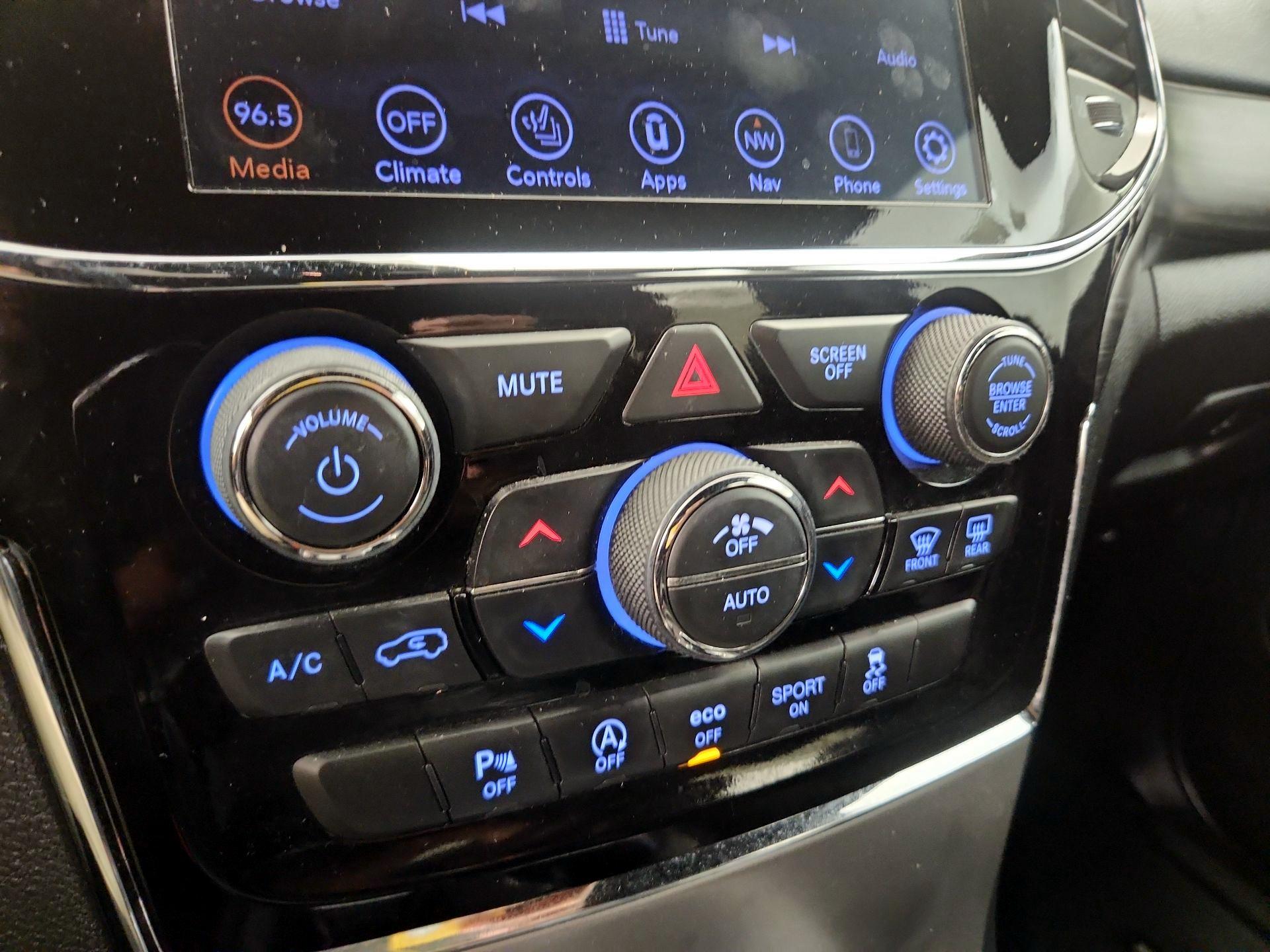 Thumbnail: 2019 Jeep Grand Cherokee - 17