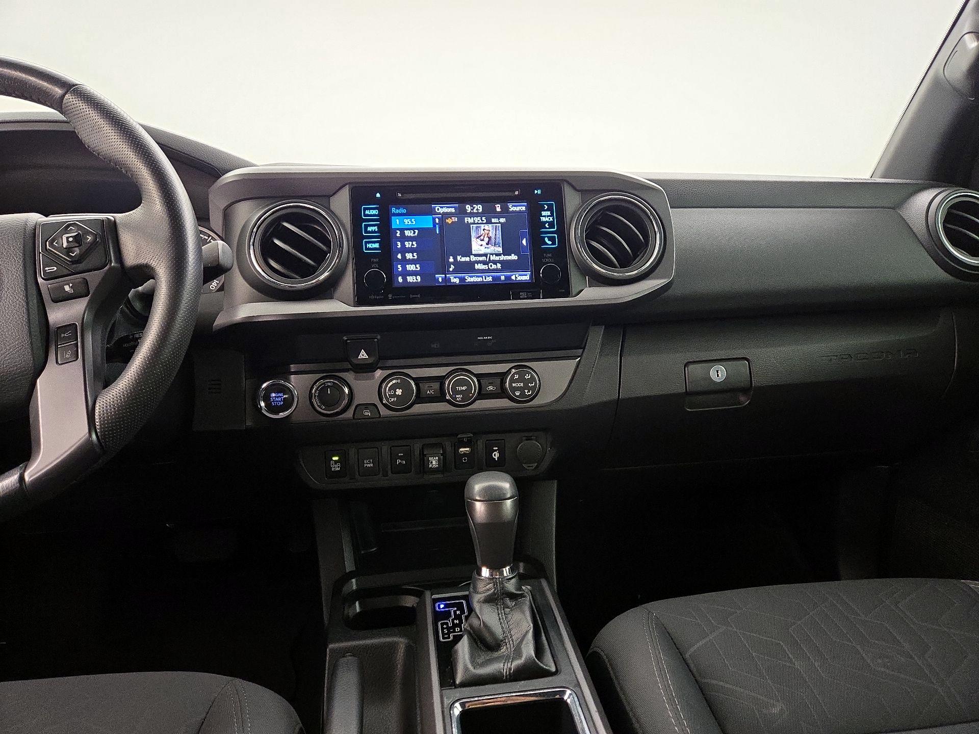 Thumbnail: 2019 Toyota Tacoma - 9