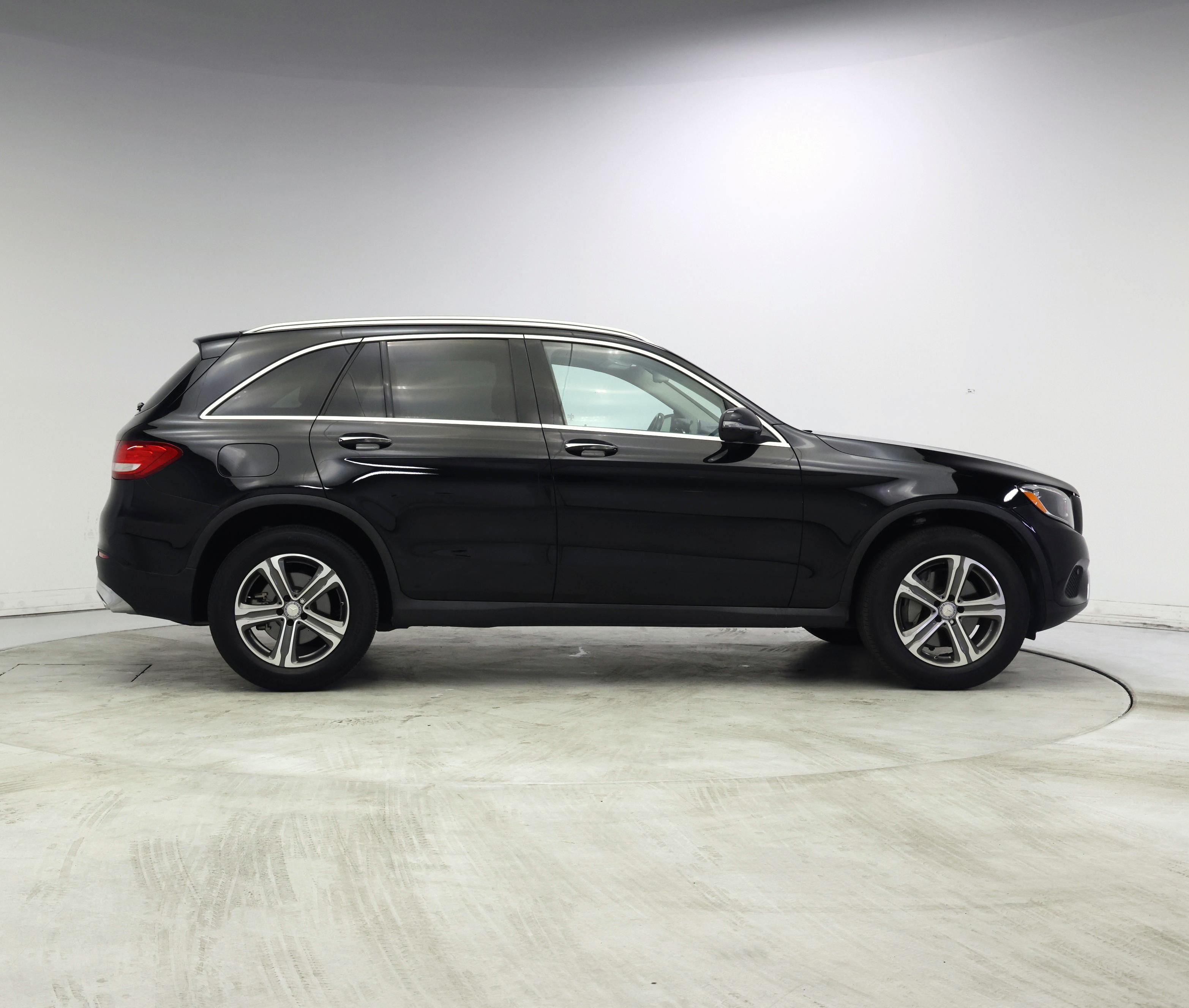 Thumbnail: 2016 Mercedes-Benz GLC - 7