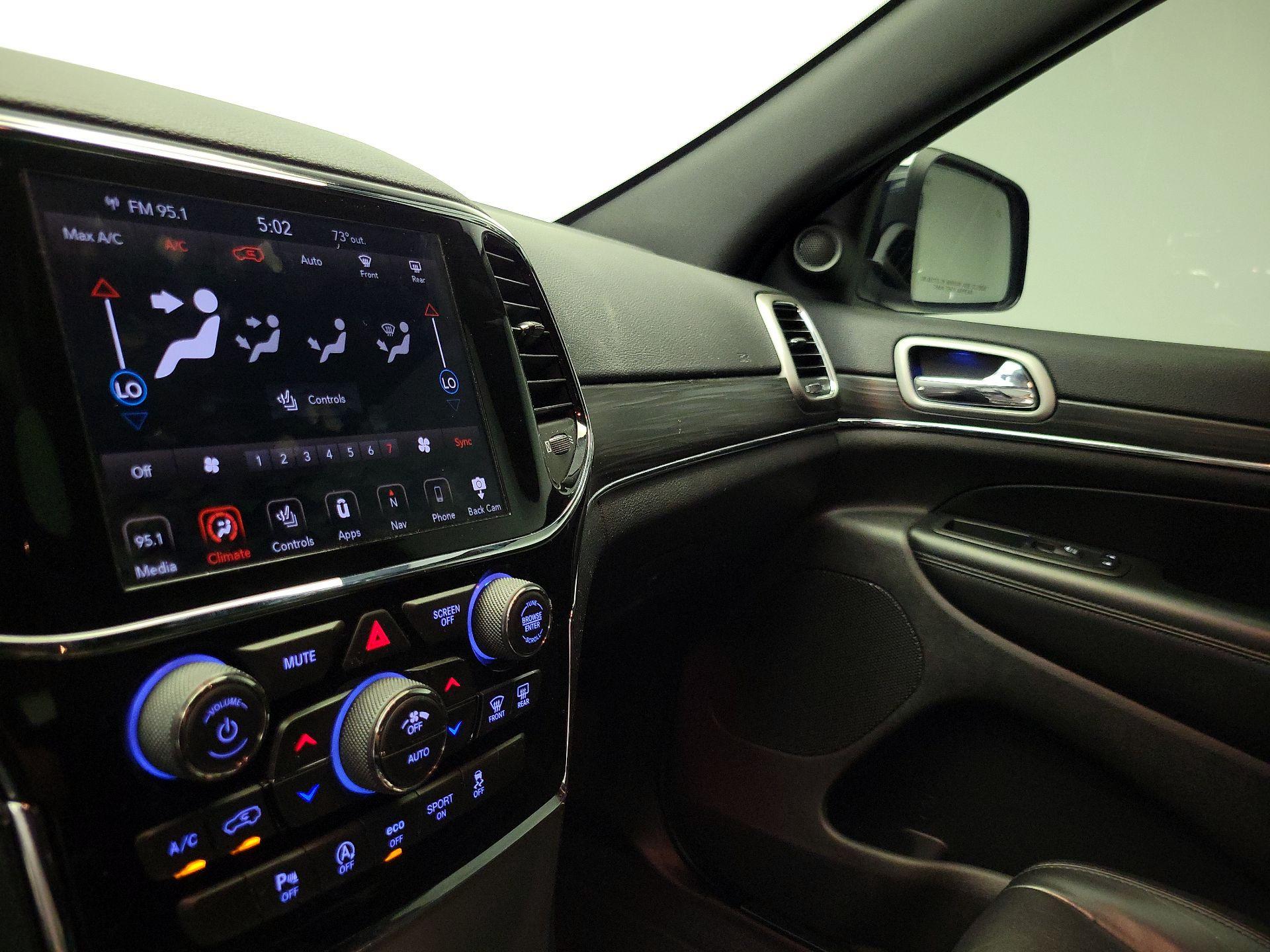 Thumbnail: 2020 Jeep Grand Cherokee - 17