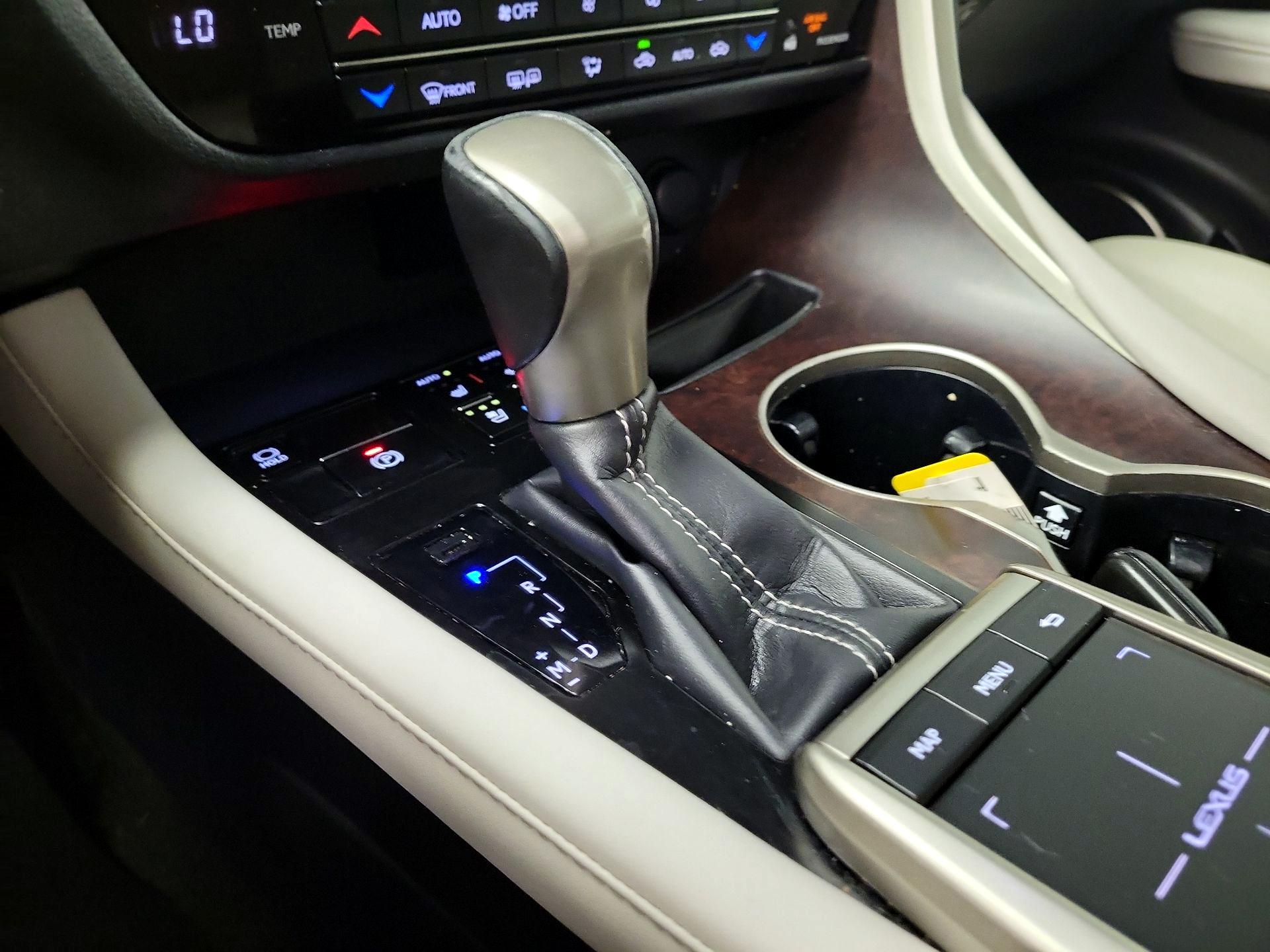 Thumbnail: 2020 Lexus RX - 17