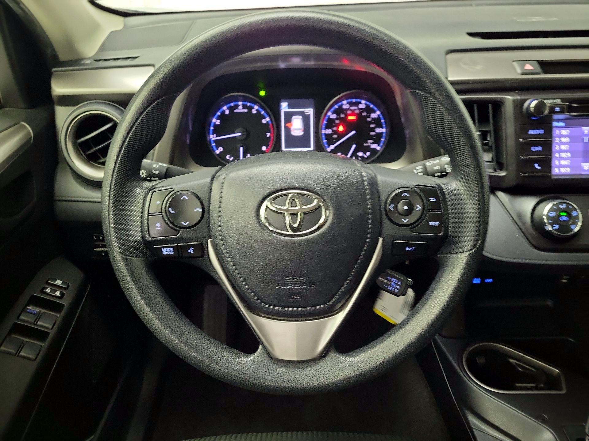 Thumbnail: 2017 Toyota RAV4 - 10