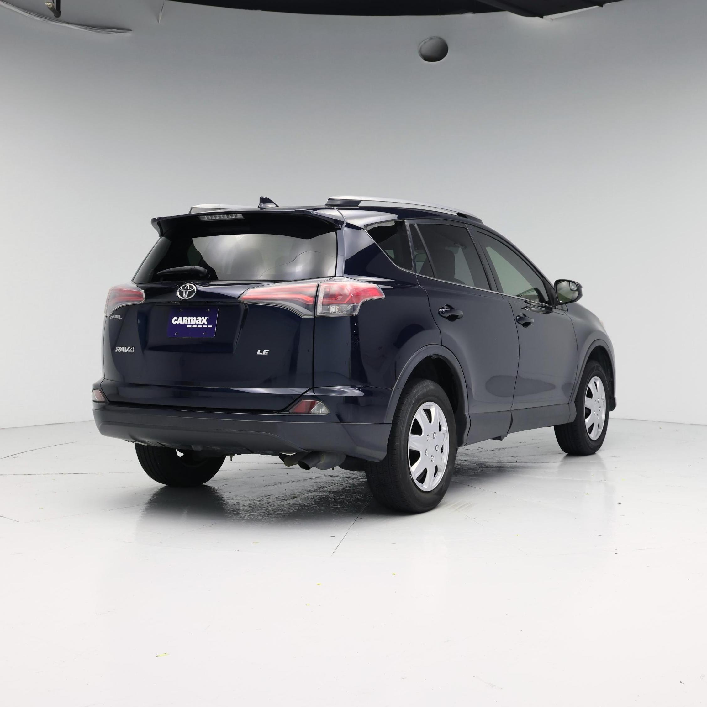 Thumbnail: 2017 Toyota RAV4 - 8