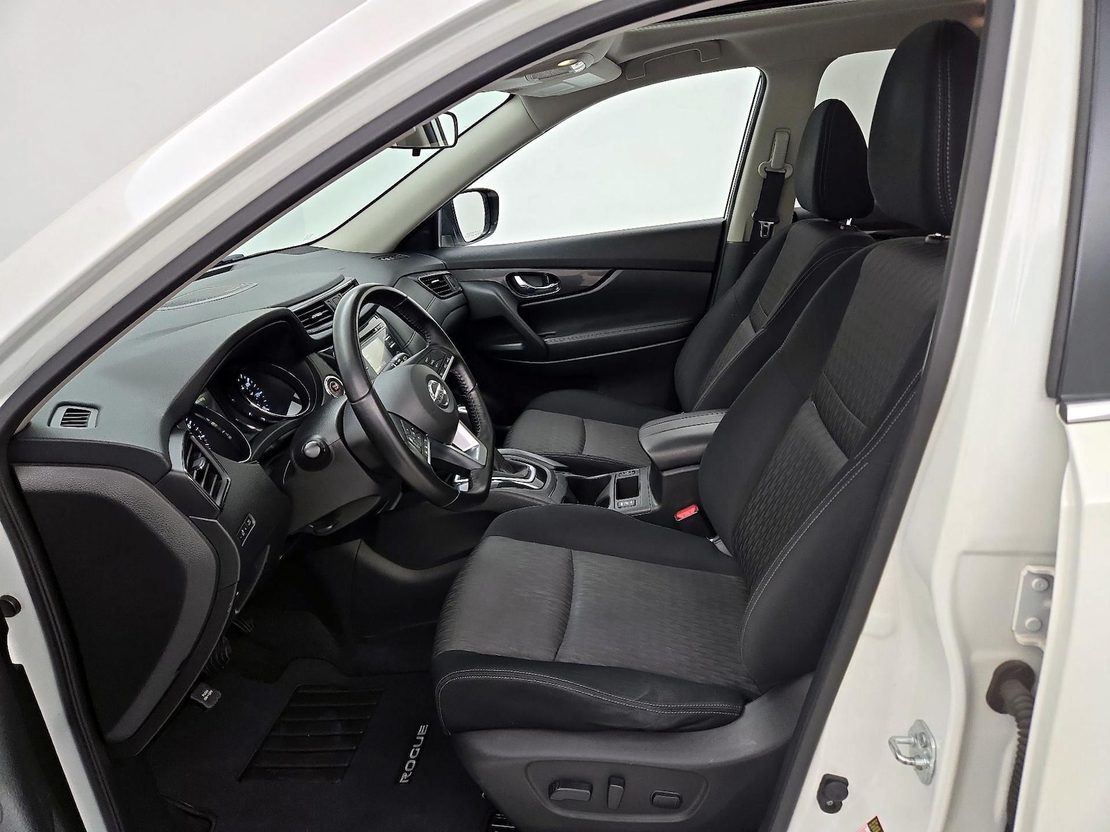 2017 Nissan Rogue SV - Photo 12
