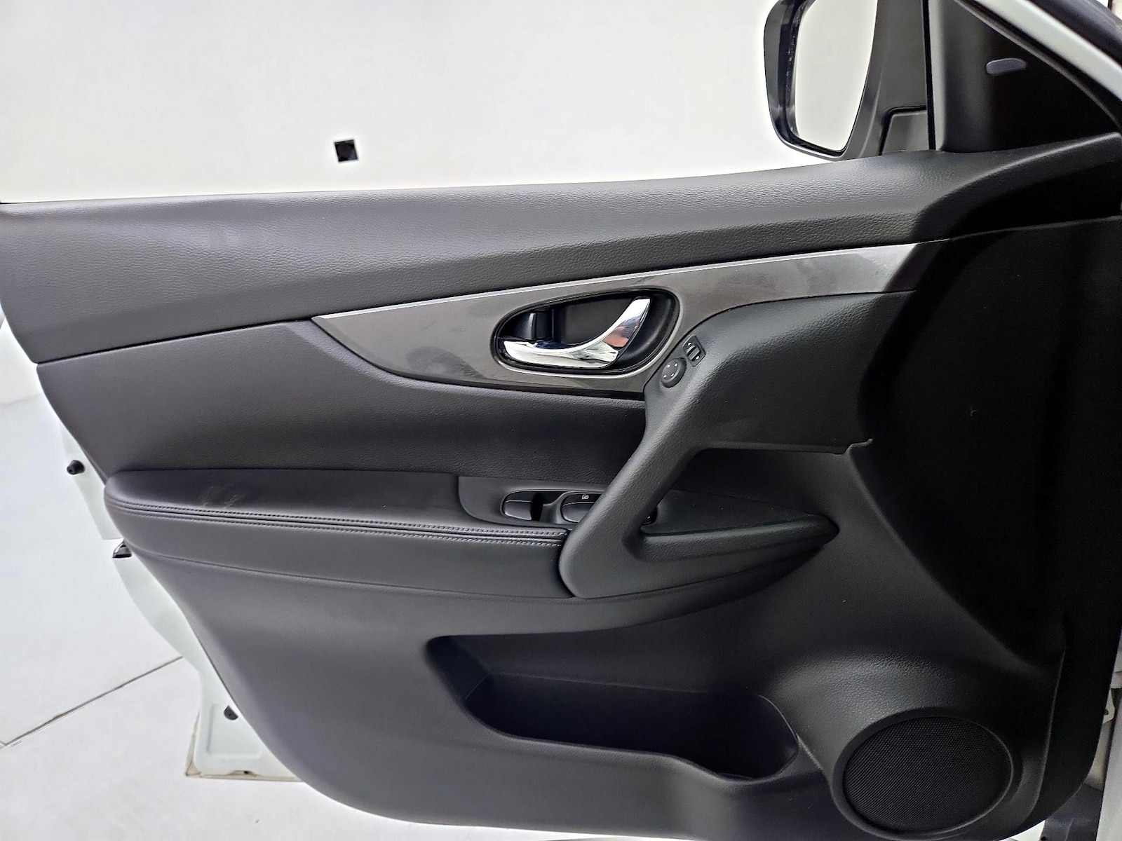 2017 Nissan Rogue SV - Photo 13