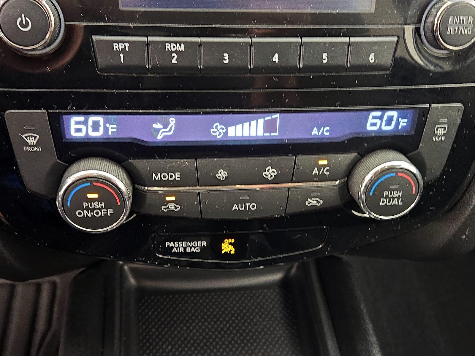2017 Nissan Rogue SV - Photo 17