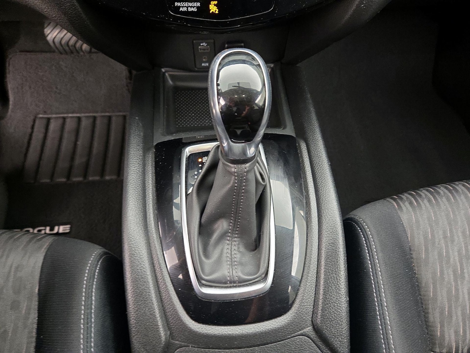 2017 Nissan Rogue SV - Photo 18