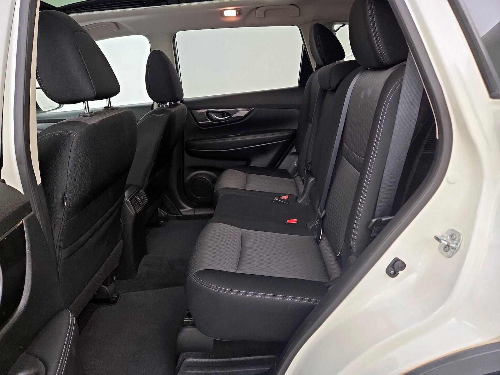 2017 Nissan Rogue SV - Photo 21