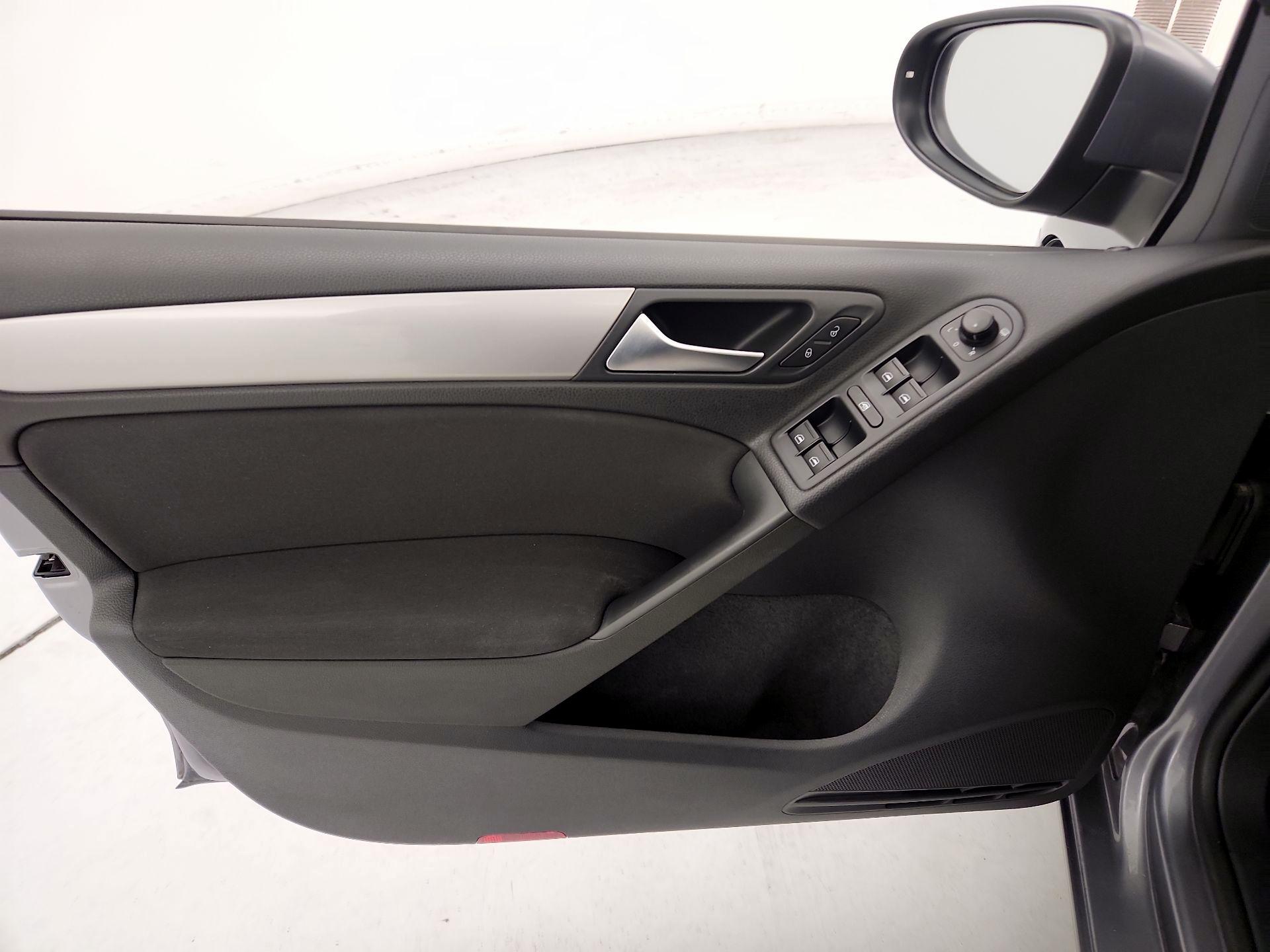Thumbnail: 2014 Volkswagen Golf - 12