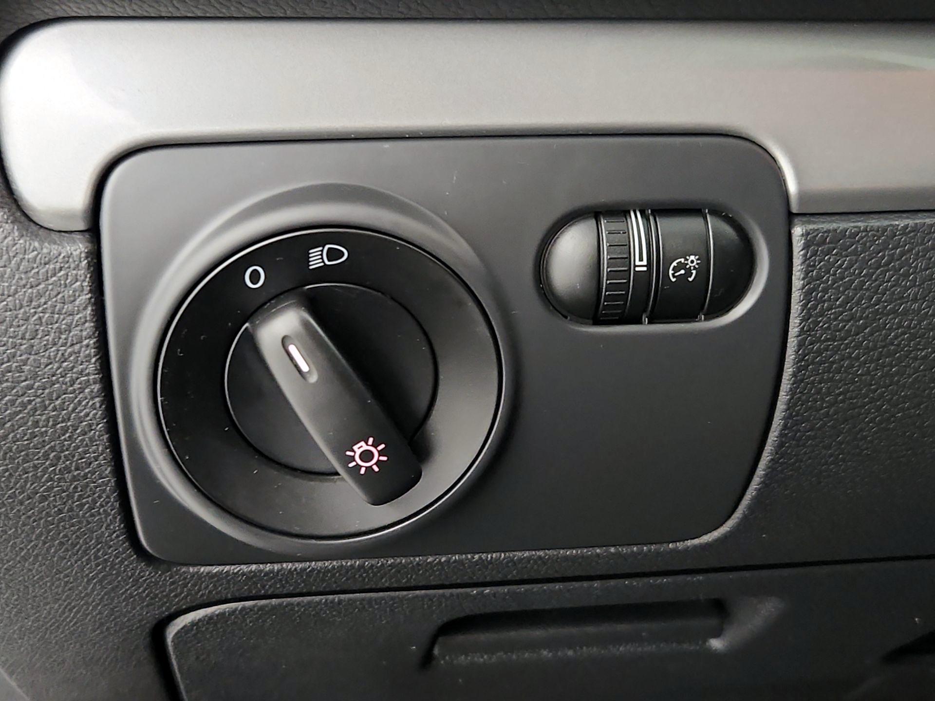 Thumbnail: 2014 Volkswagen Golf - 13