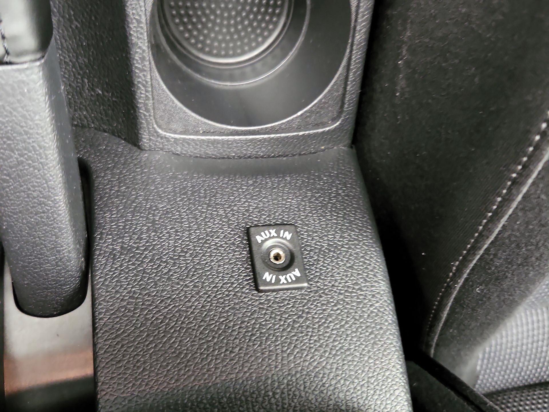 Thumbnail: 2014 Volkswagen Golf - 17