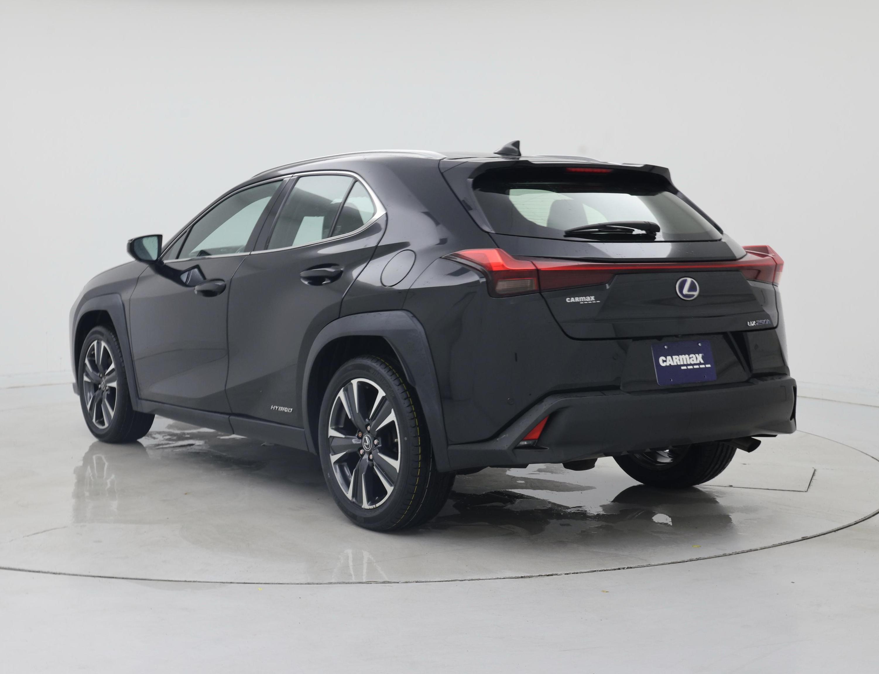 Thumbnail: 2020 Lexus UX - 2
