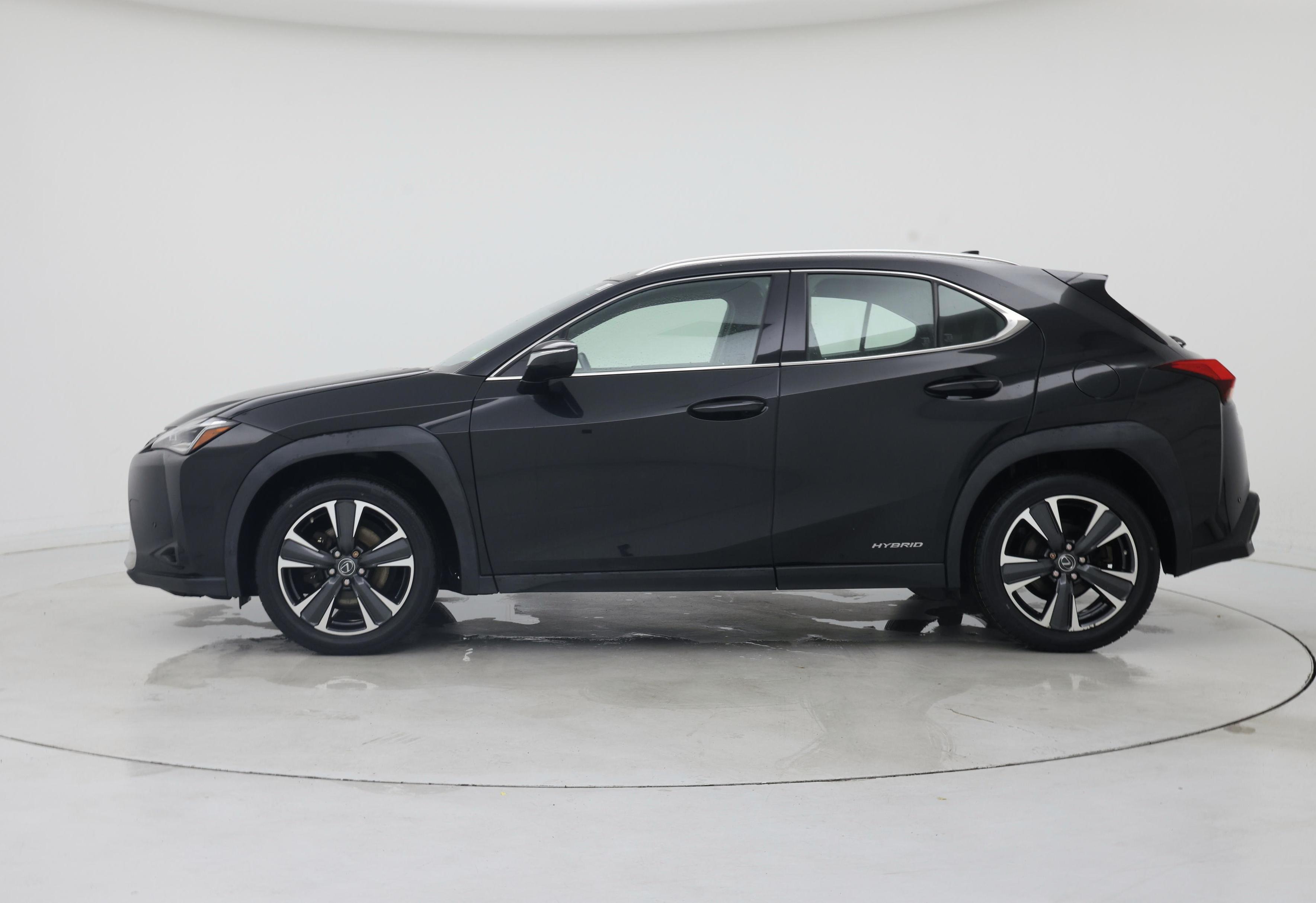 Thumbnail: 2020 Lexus UX - 3