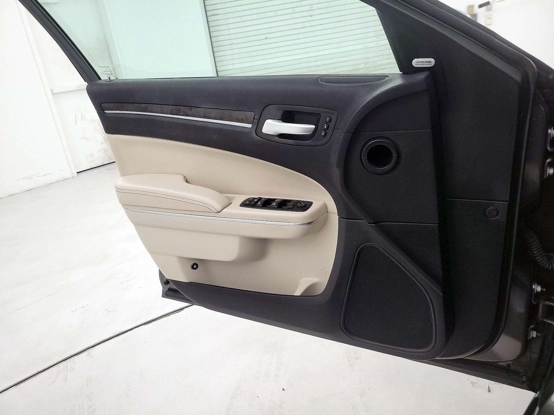 Thumbnail: 2016 Chrysler 300 - 12