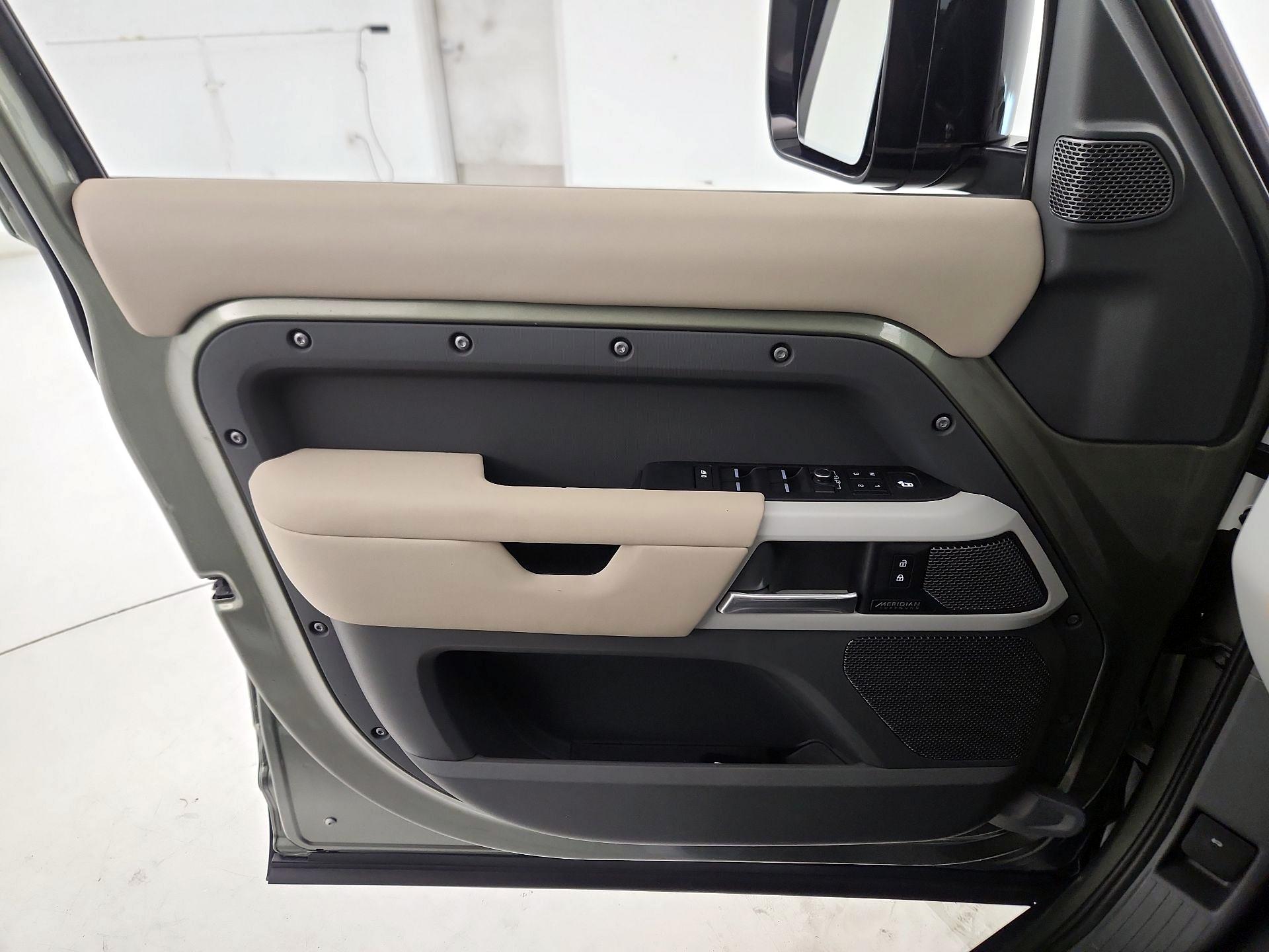 Thumbnail: 2022 Land Rover Defender - 12