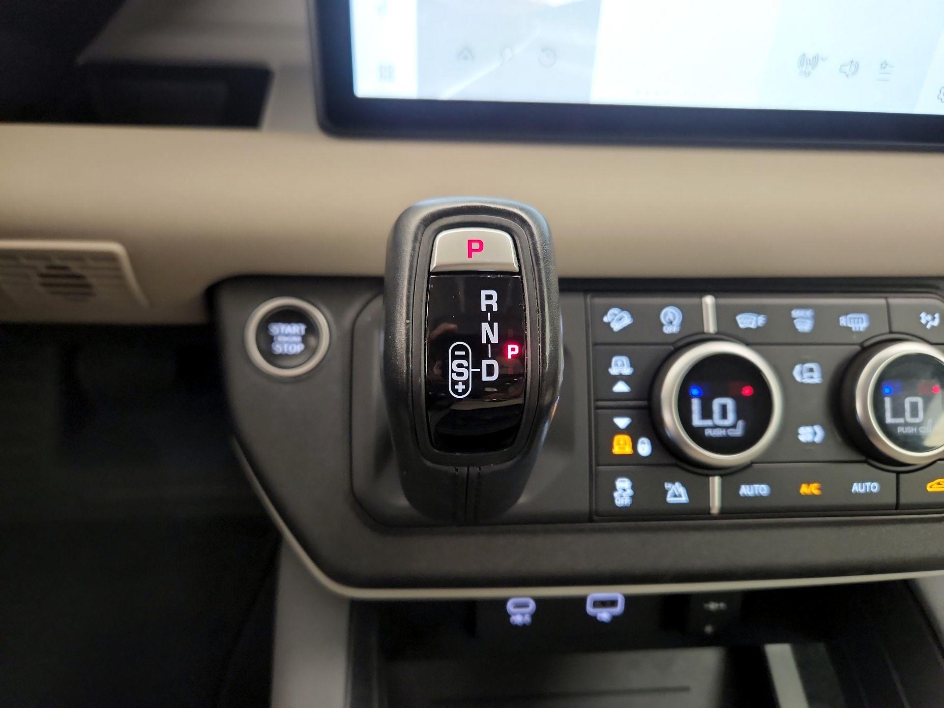 Thumbnail: 2022 Land Rover Defender - 18
