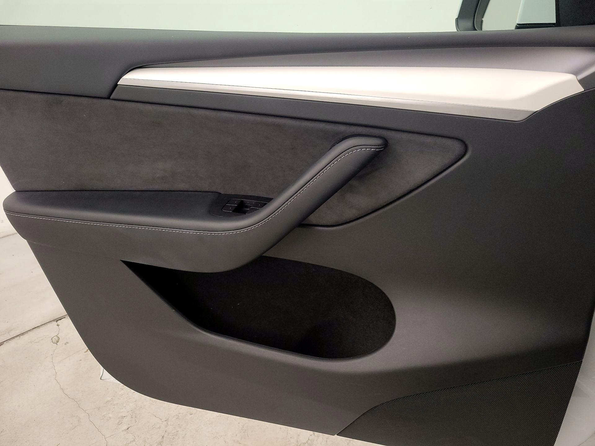 Thumbnail: 2023 Tesla Model Y - 12