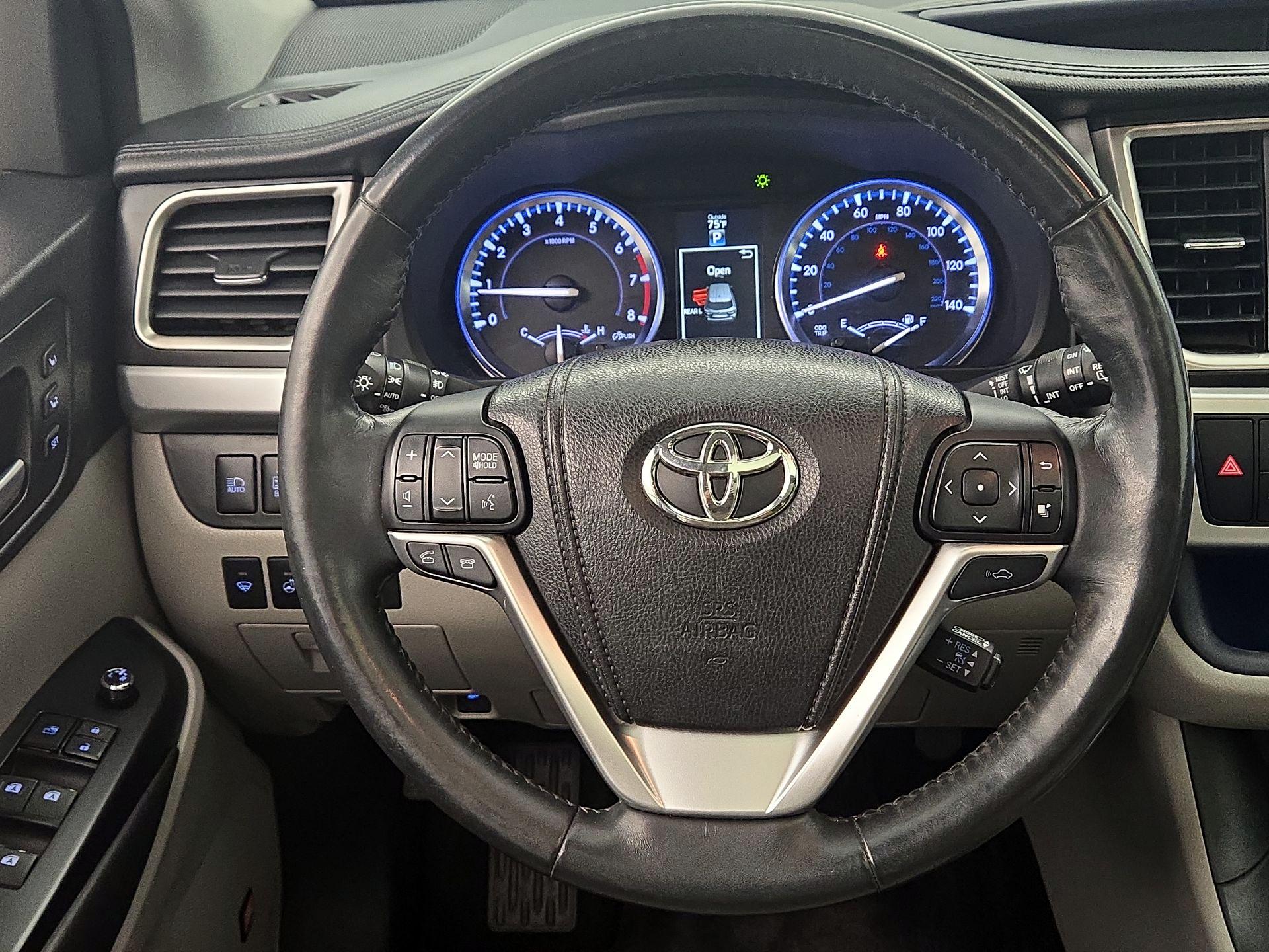 Thumbnail: 2014 Toyota Highlander - 10