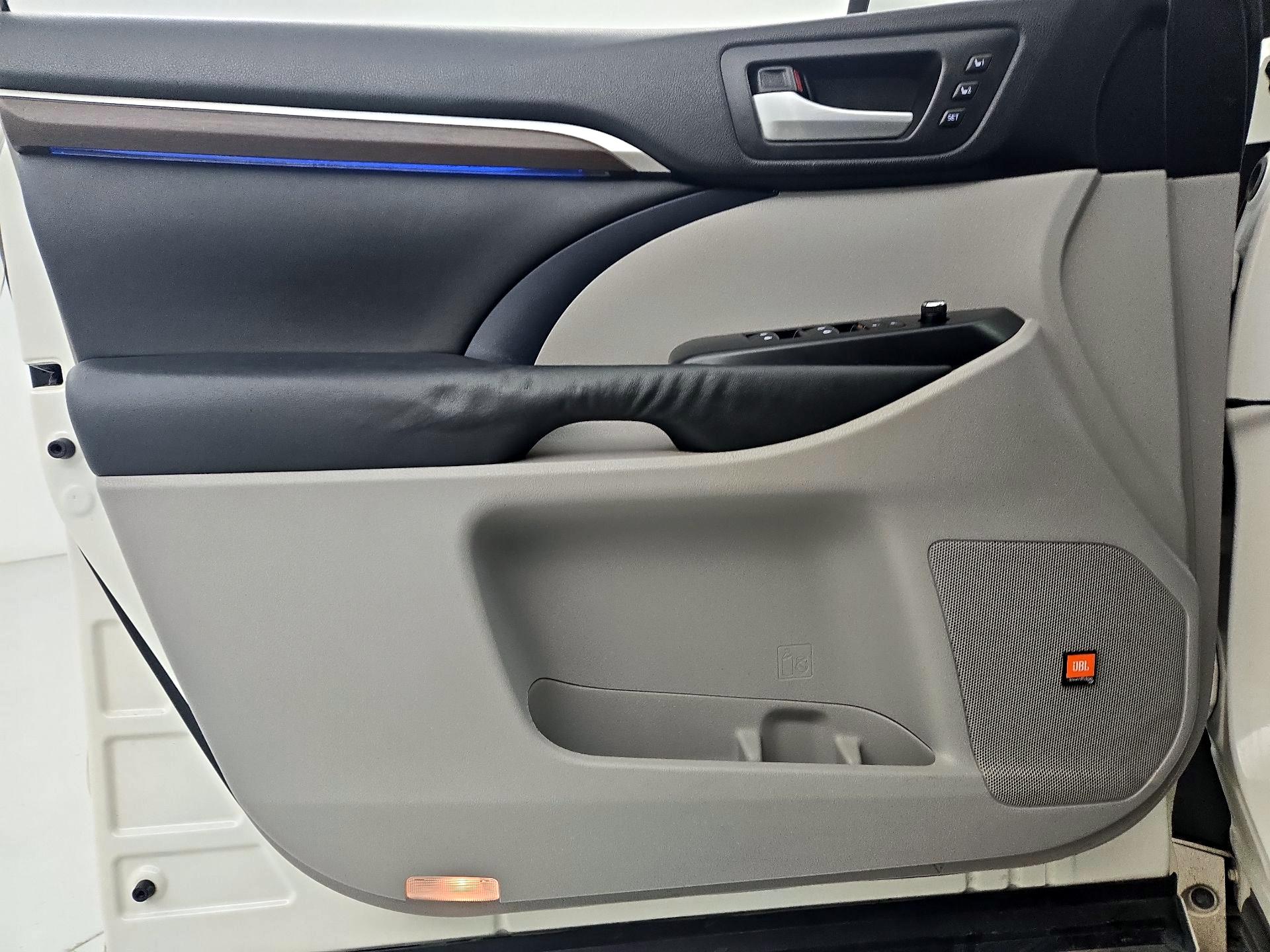 Thumbnail: 2014 Toyota Highlander - 12