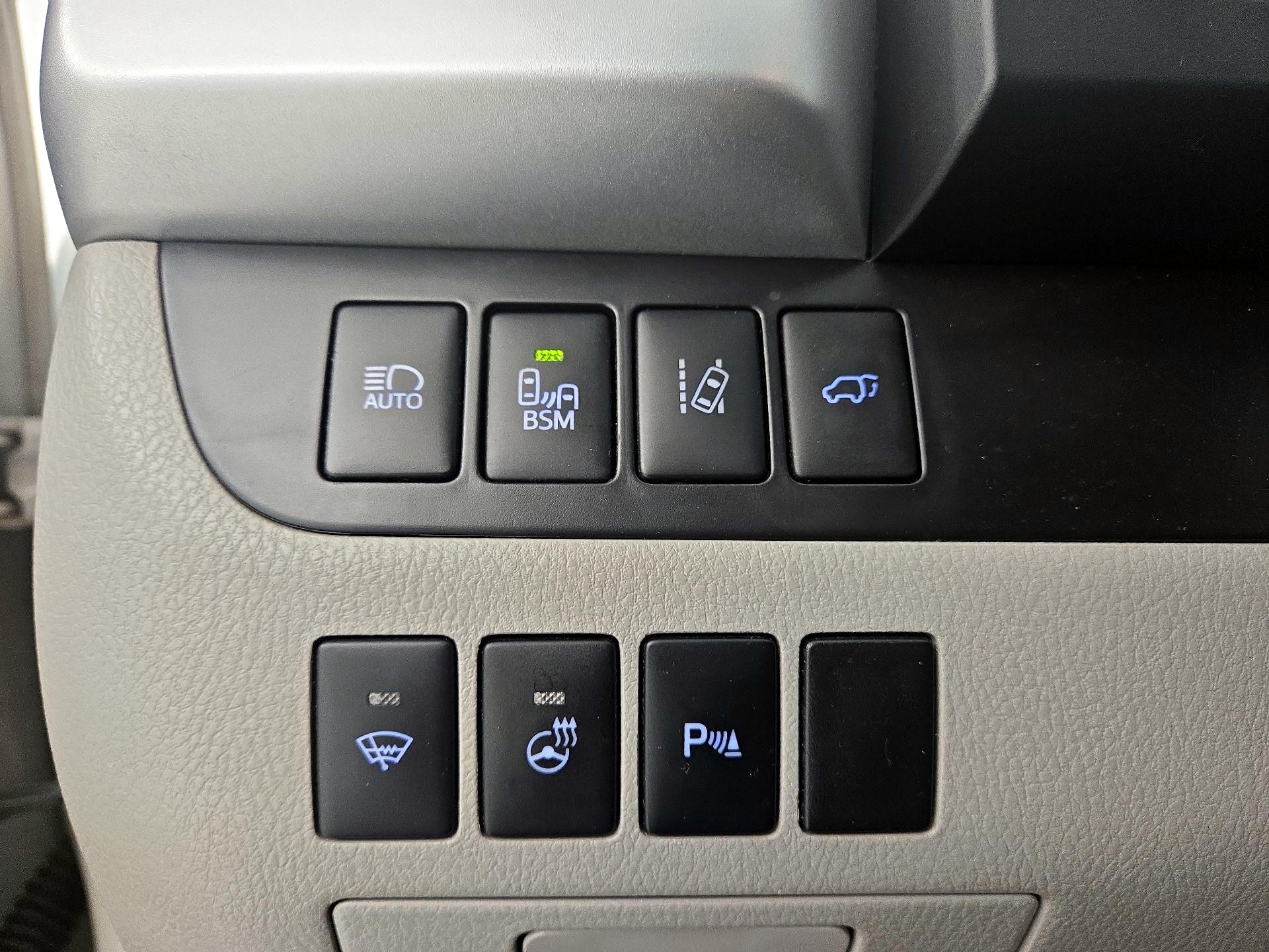 Thumbnail: 2014 Toyota Highlander - 13