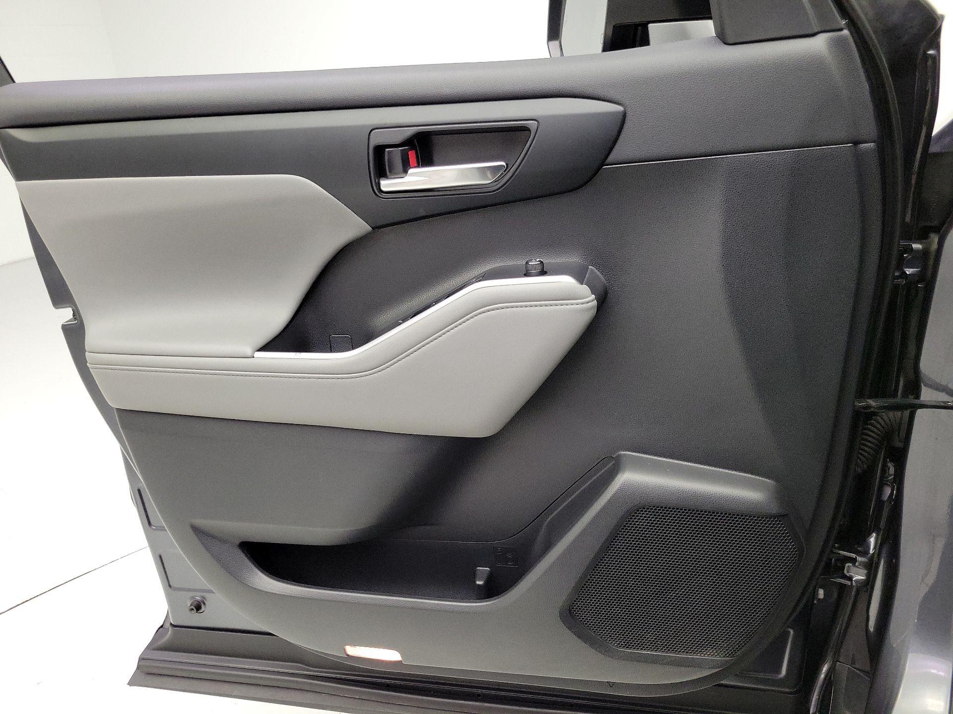 Thumbnail: 2020 Toyota Highlander - 12