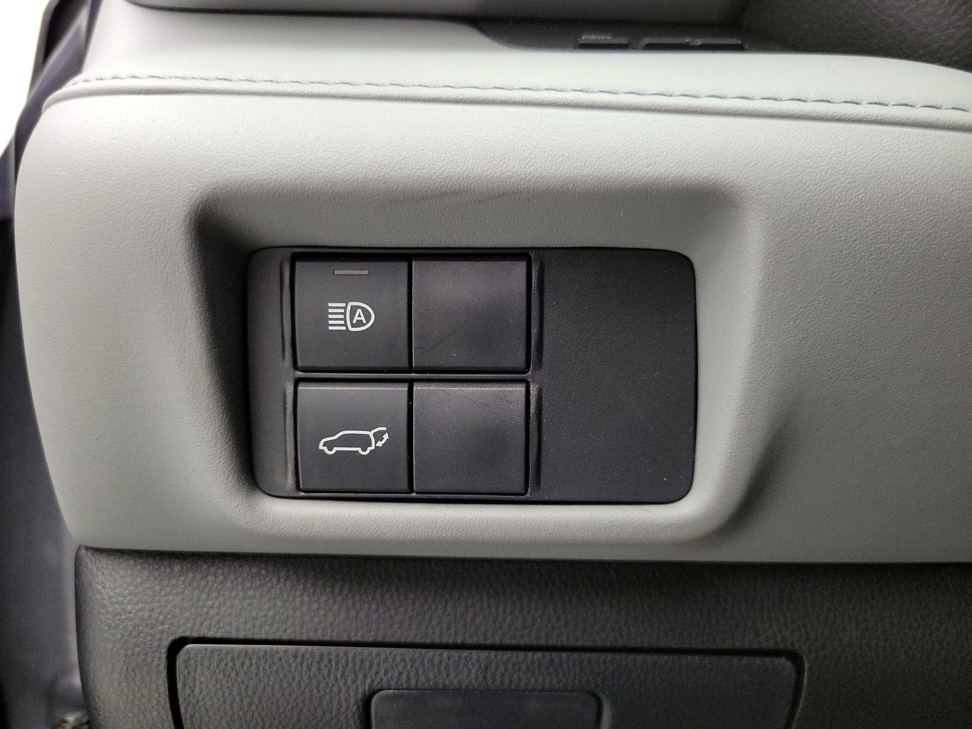 Thumbnail: 2020 Toyota Highlander - 13