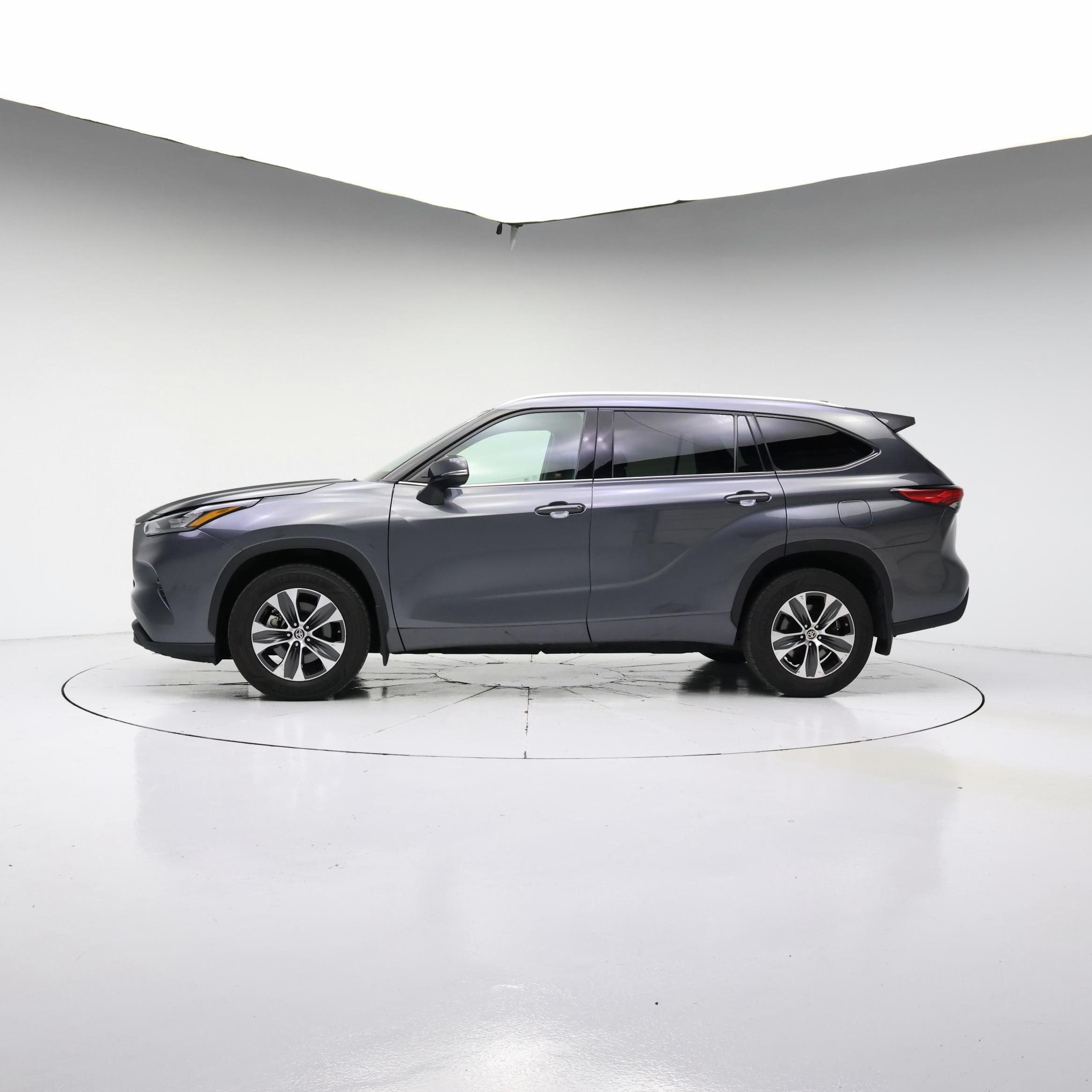 Thumbnail: 2020 Toyota Highlander - 3